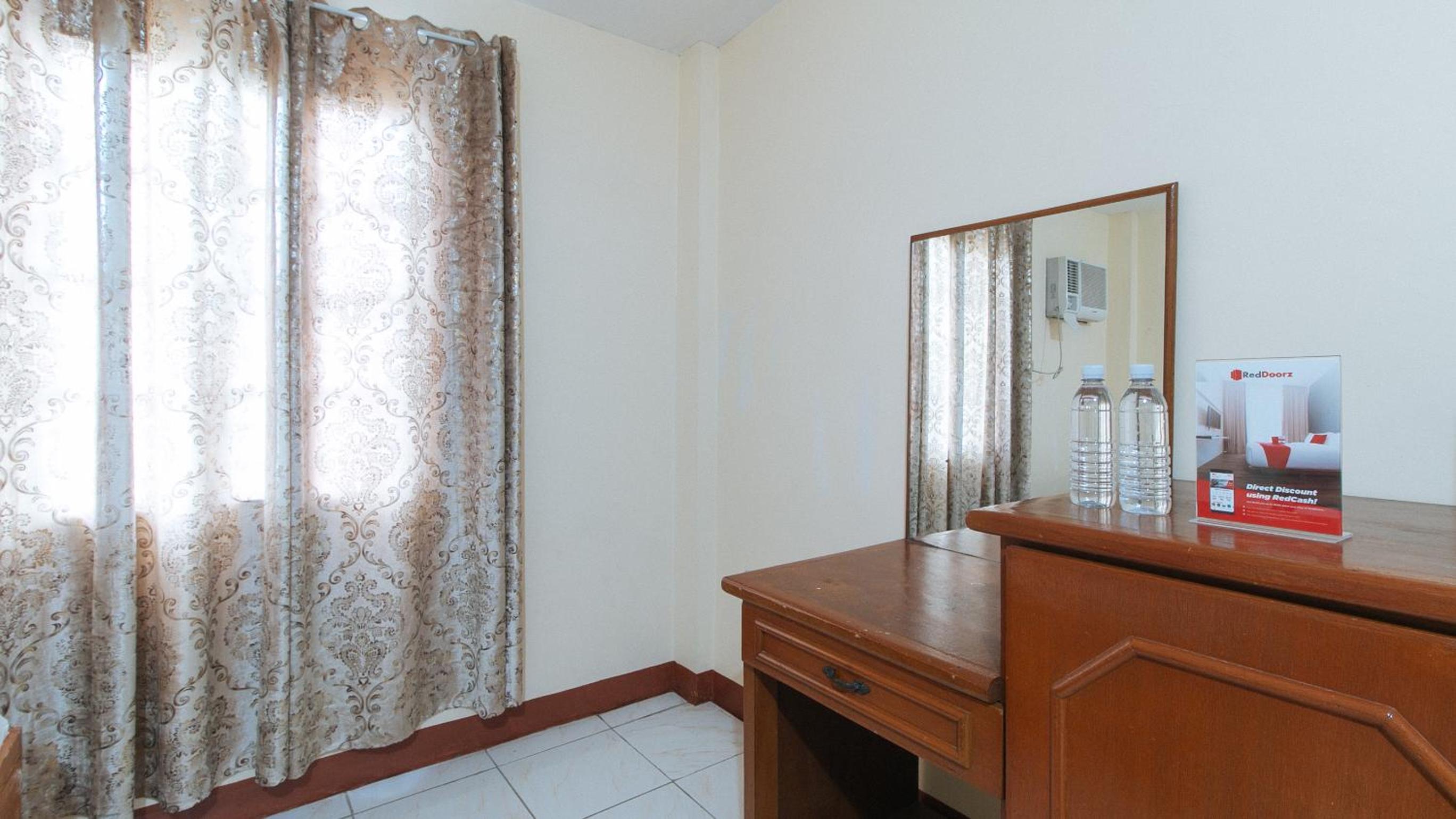 Family Room - Photo 6