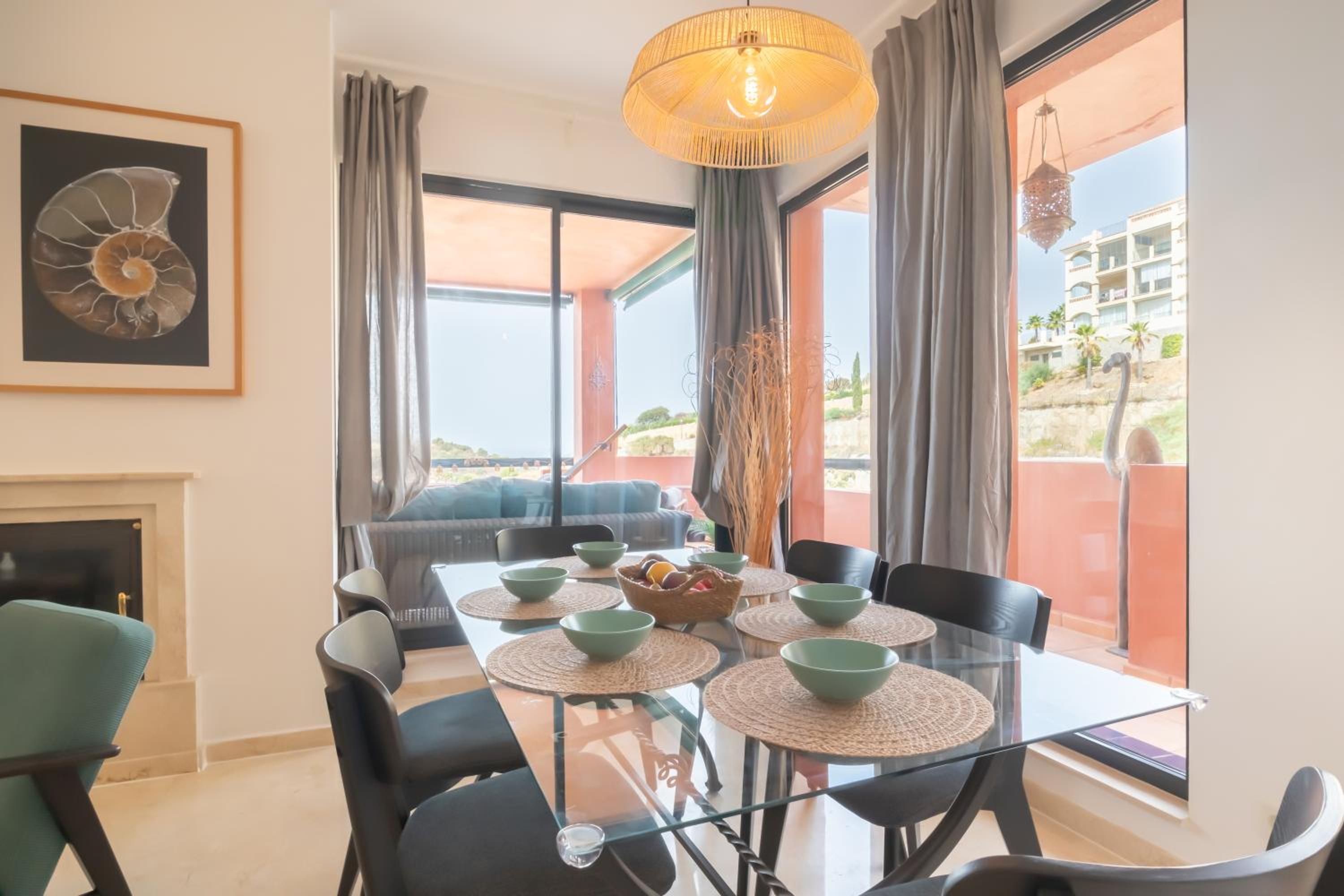 Family Two-Bedroom Apartment with View photo 2