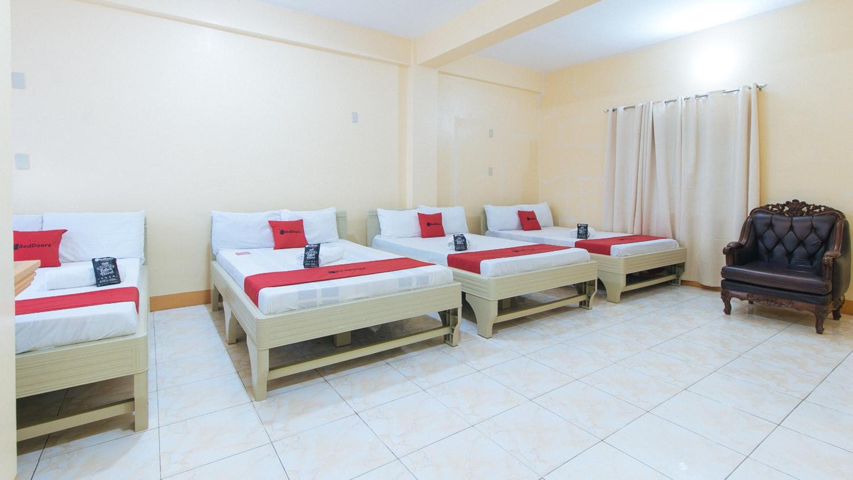Deluxe Family Room - Photo 2