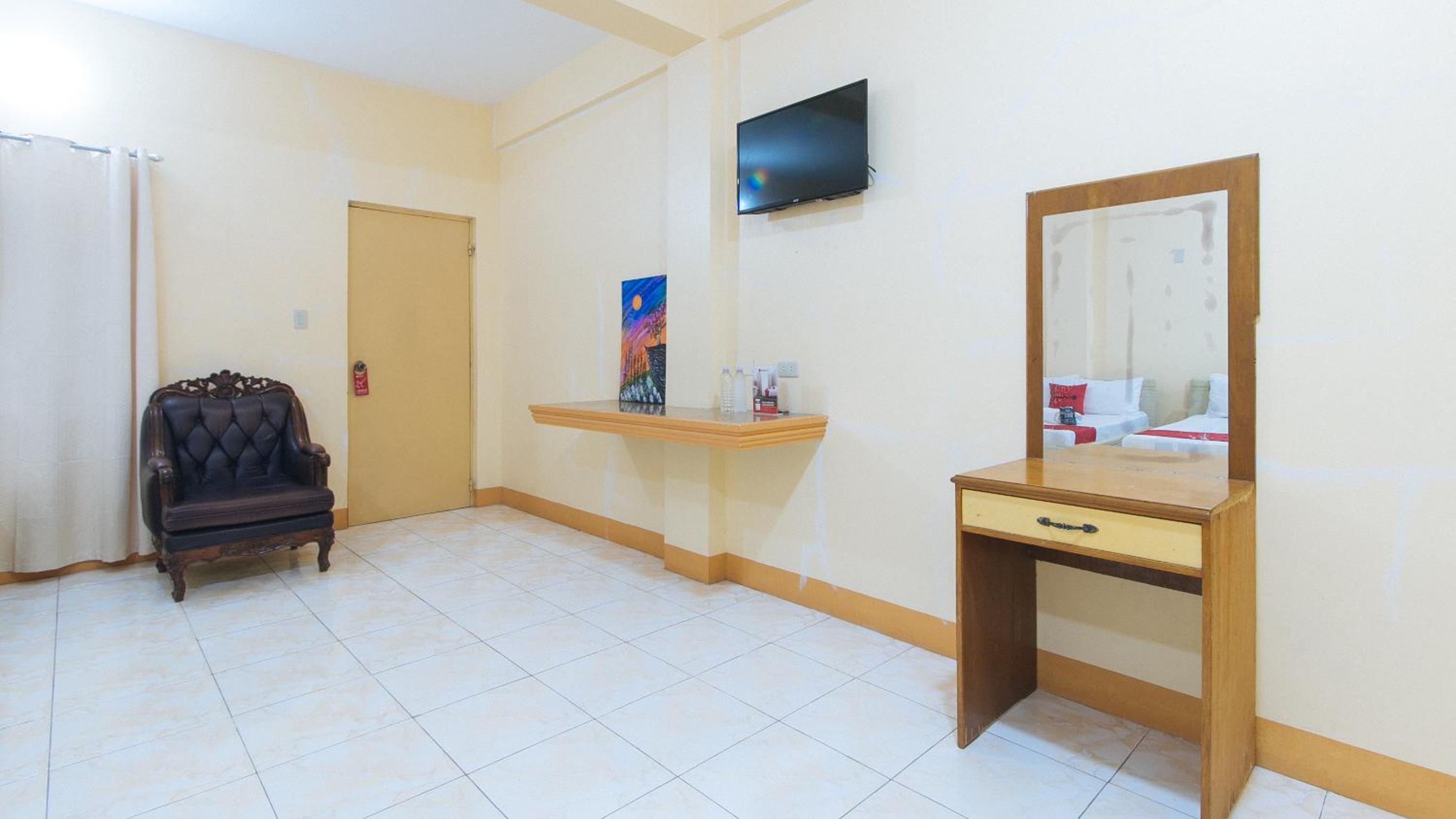 Deluxe Family Room - Photo 8