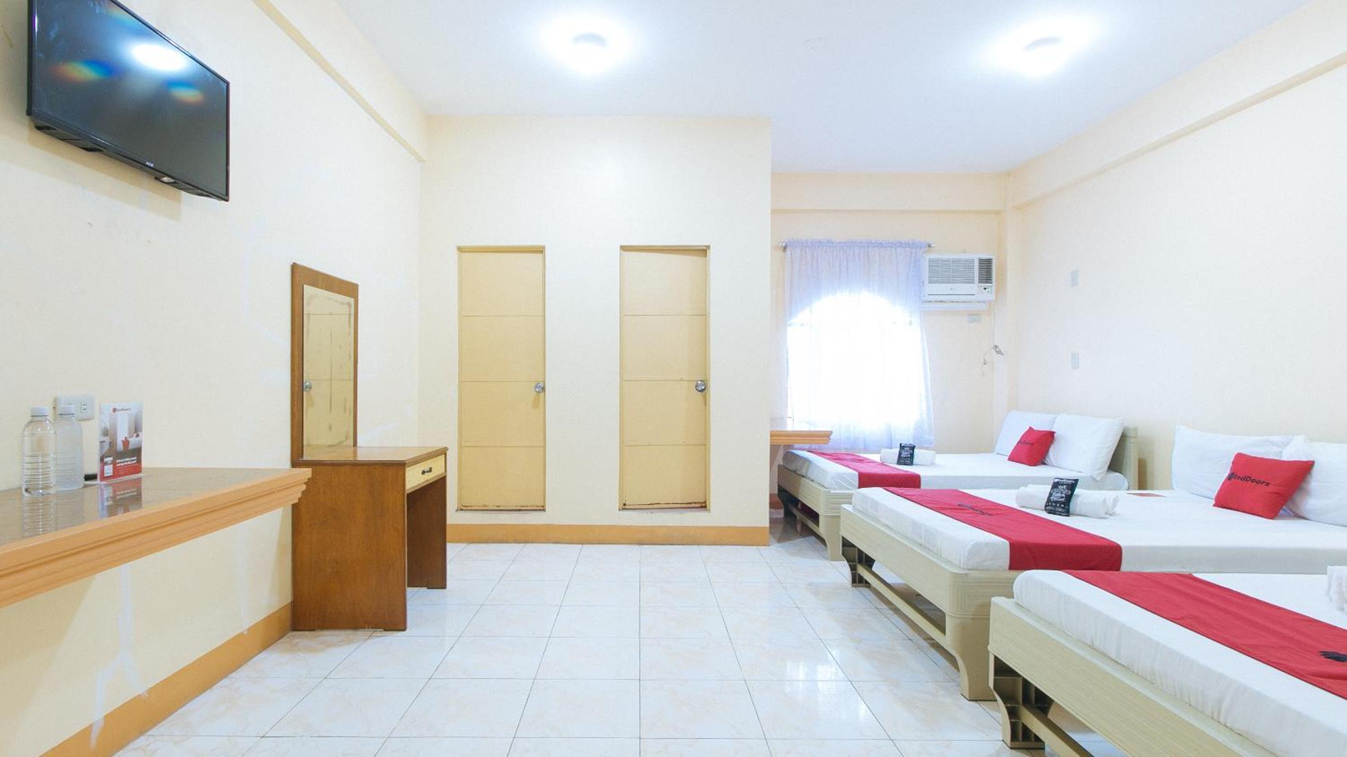 Deluxe Family Room - Photo 6