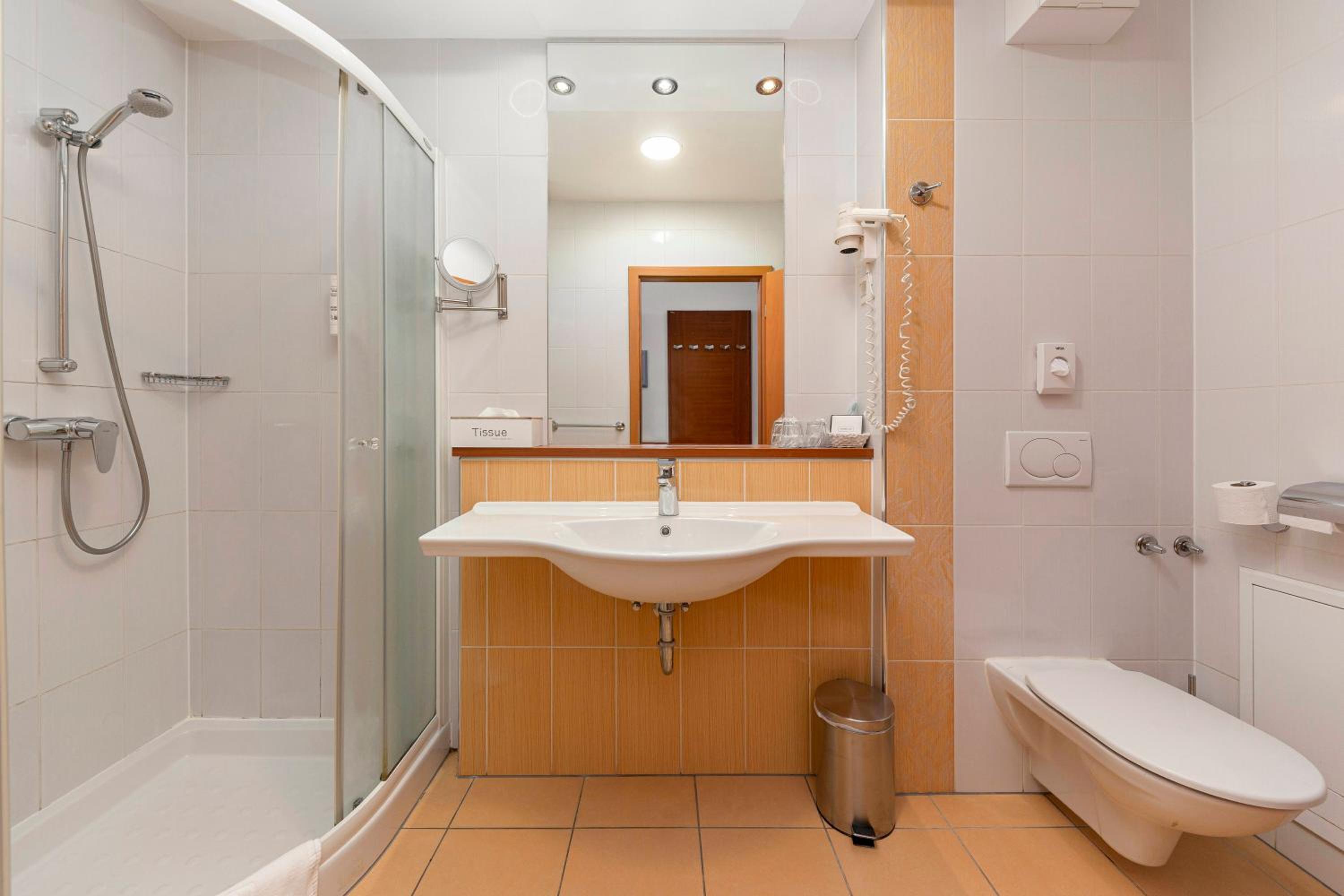 Double or Twin Room with Mountain View - Photo 18