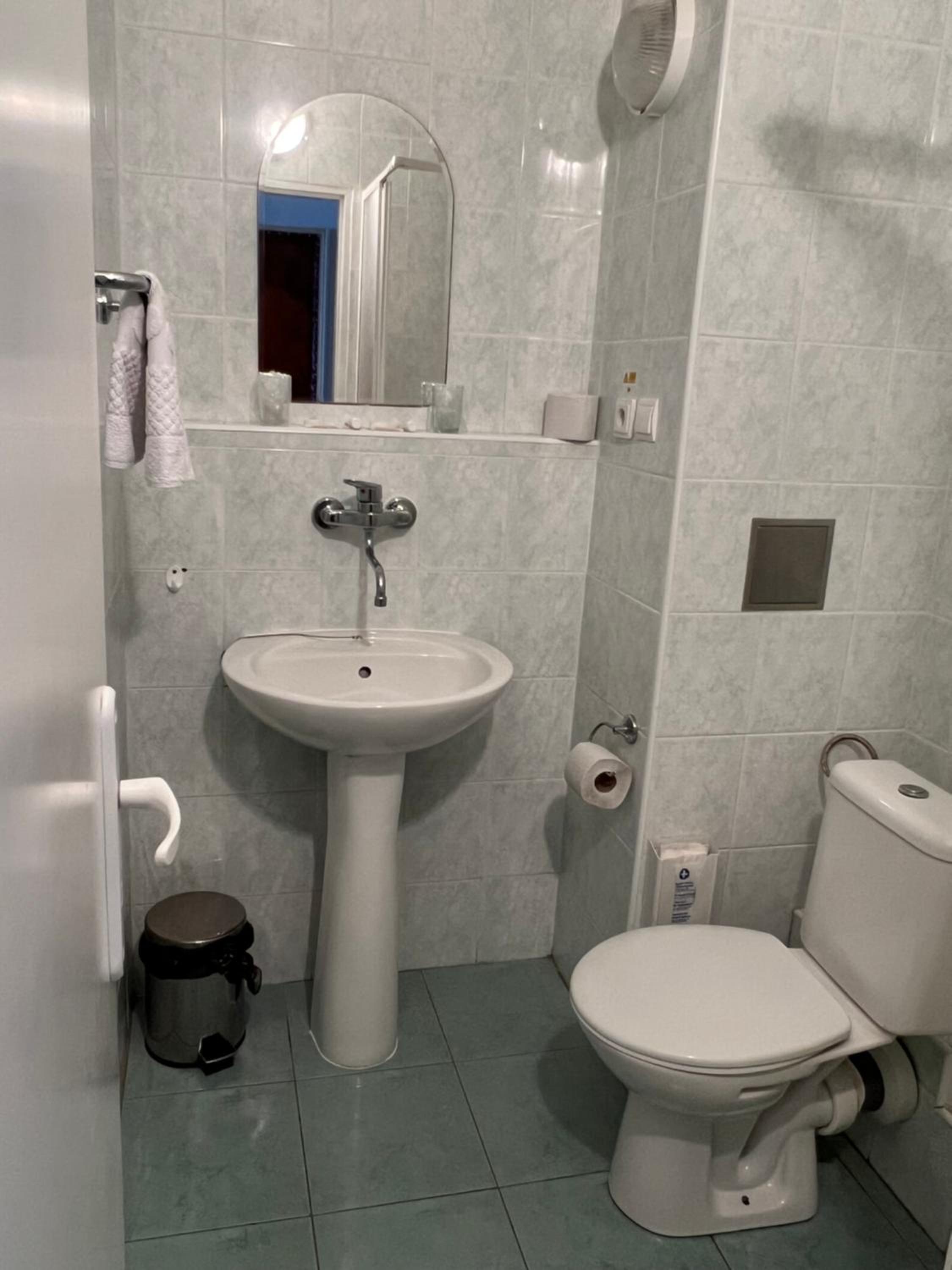 Double or Twin Room Standard - Photo 5