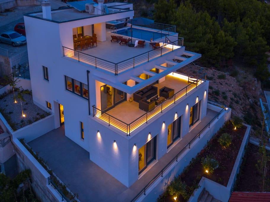 Villa photo 2