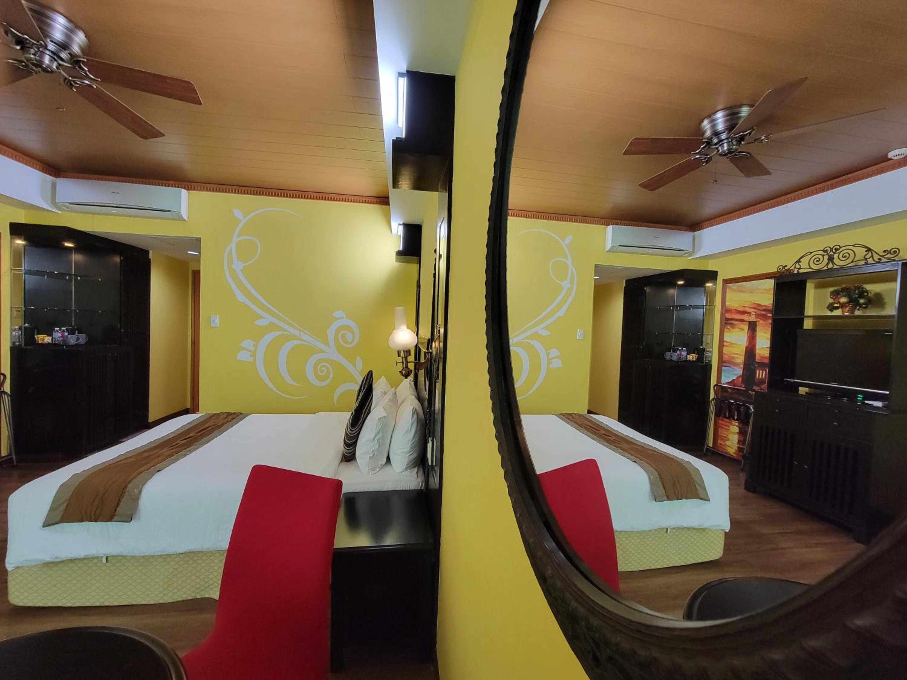 Deluxe Double or Twin Room - Photo 2