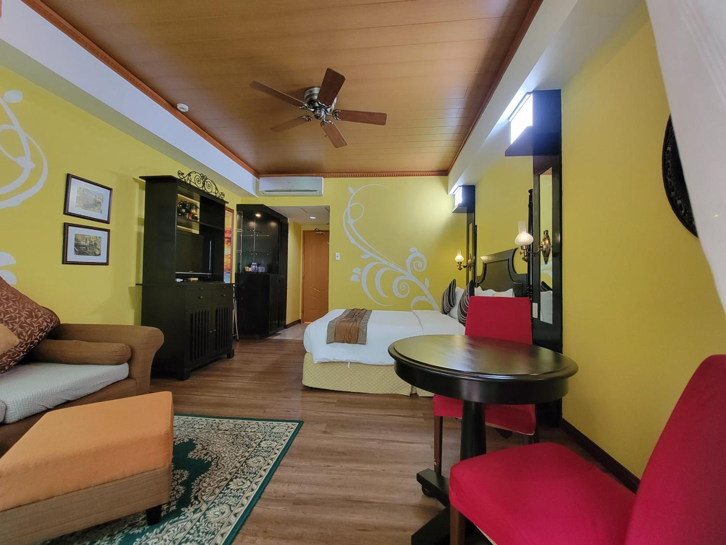 Deluxe Double or Twin Room - Photo 6