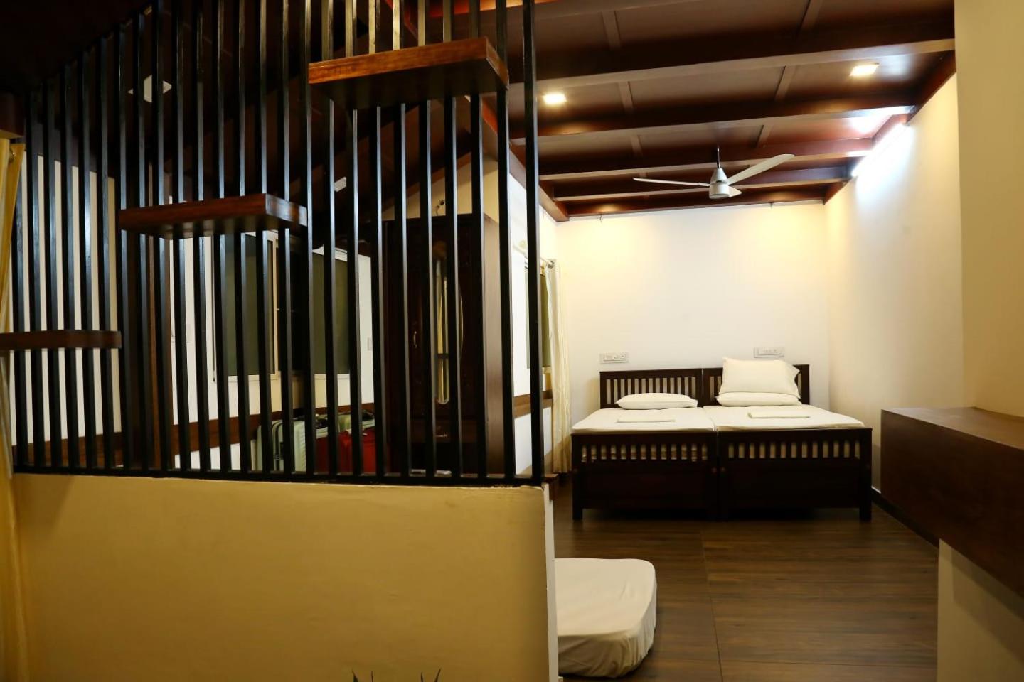 Deluxe Single Room with Balcony photo 3