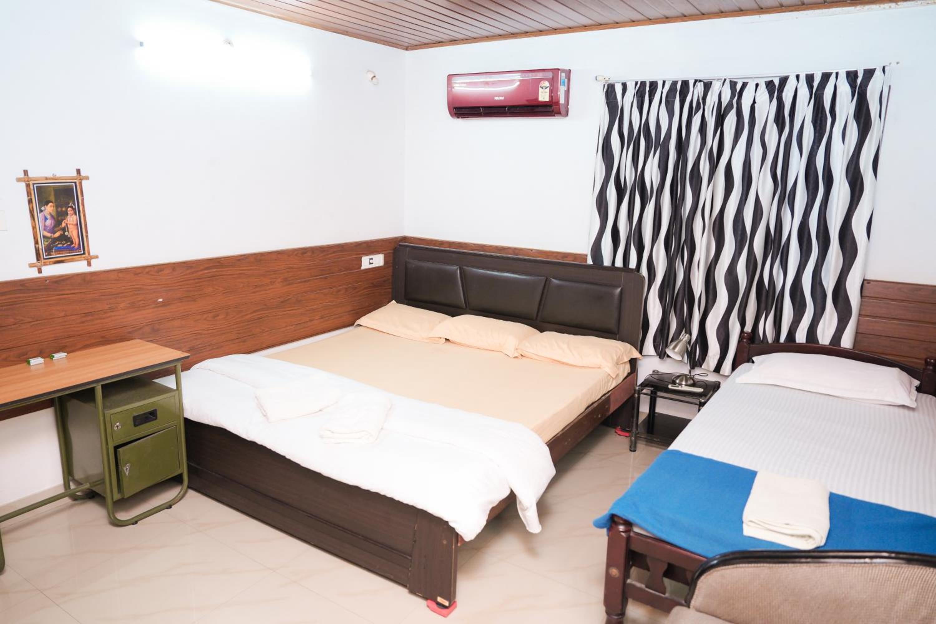 Standard Queen Room with Two Queen Beds