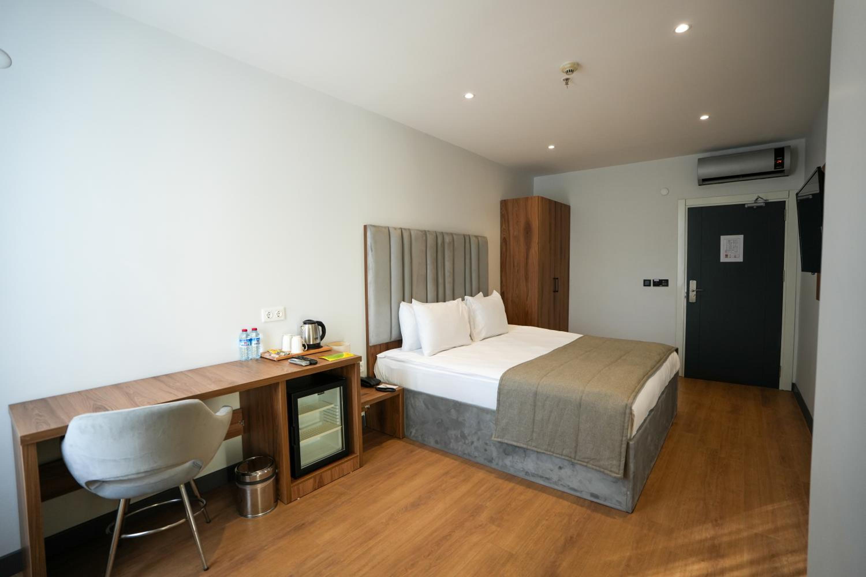 Standard Triple Room photo 2