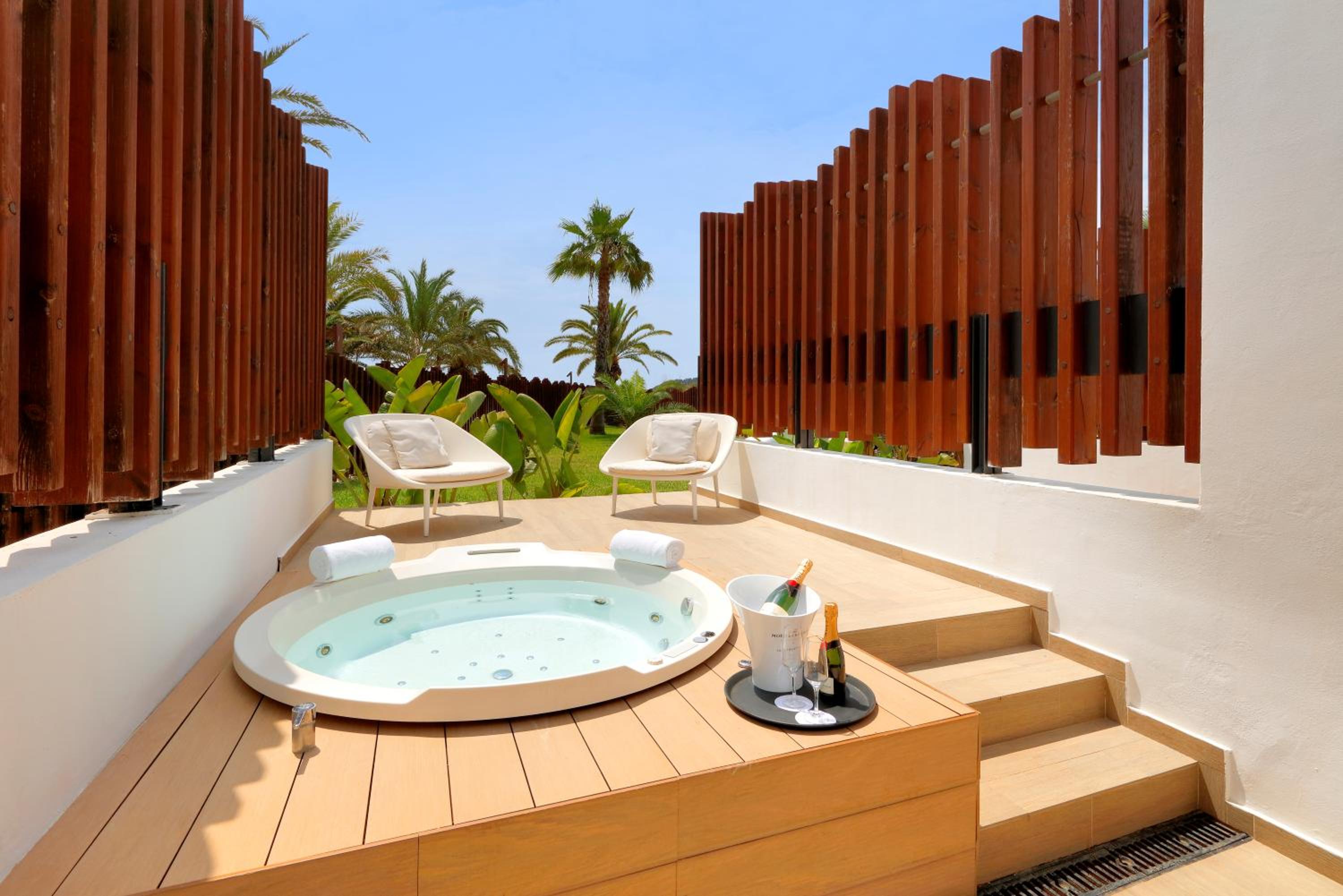 Suite Estudio con Terraza y Jacuzzi Suite Estudio con Terraza y Jacuzzi