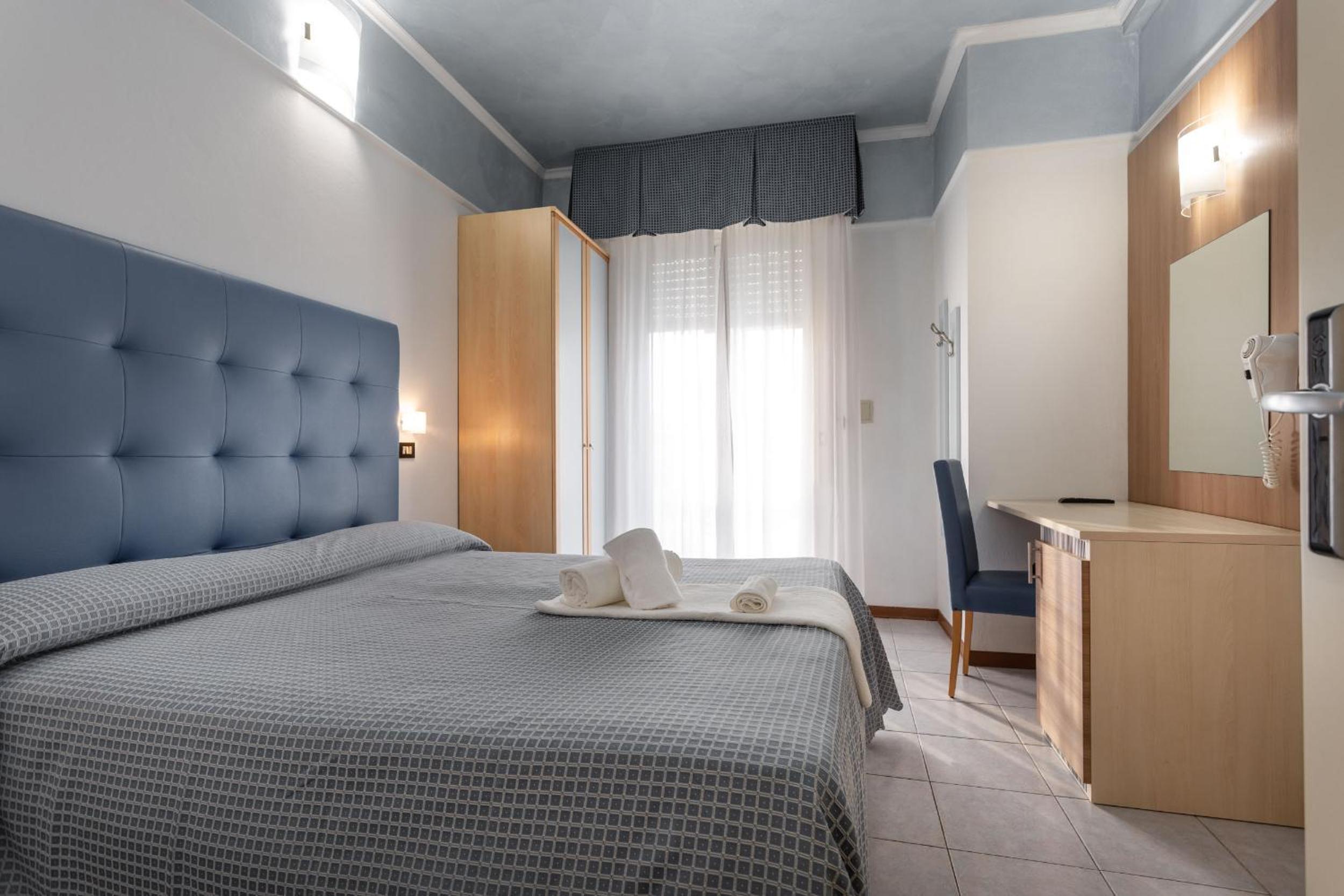 Large Double Room photo 1