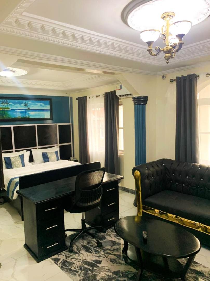 Deluxe Suite