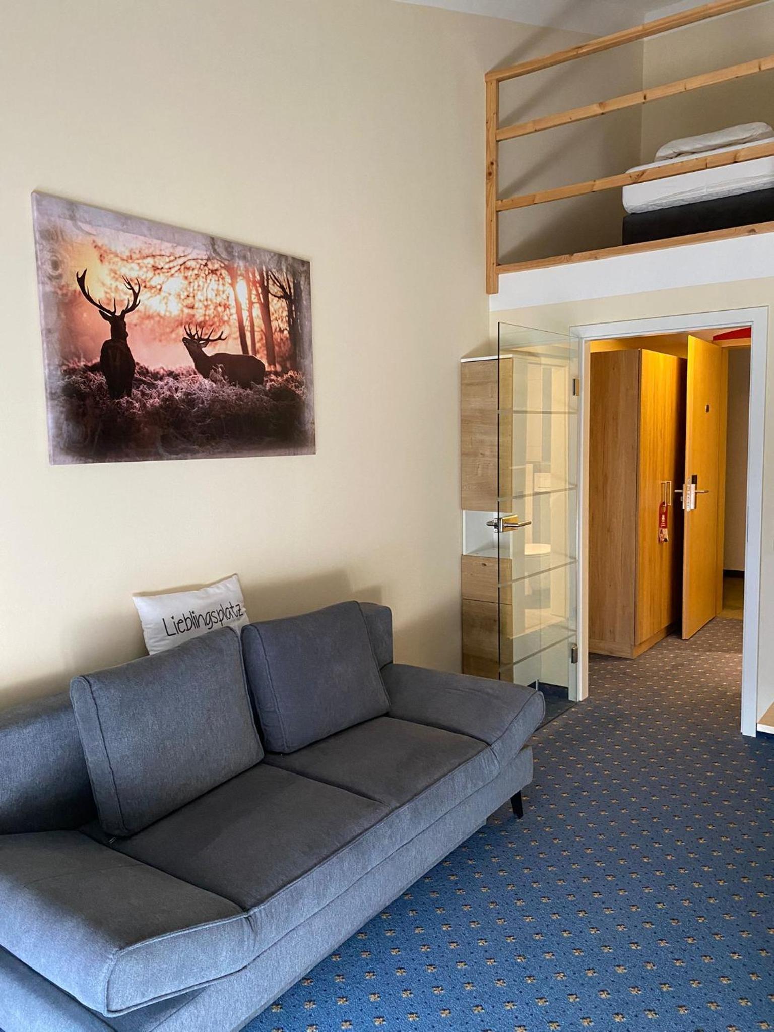 Deluxe Double Room with Balcony - Photo 4