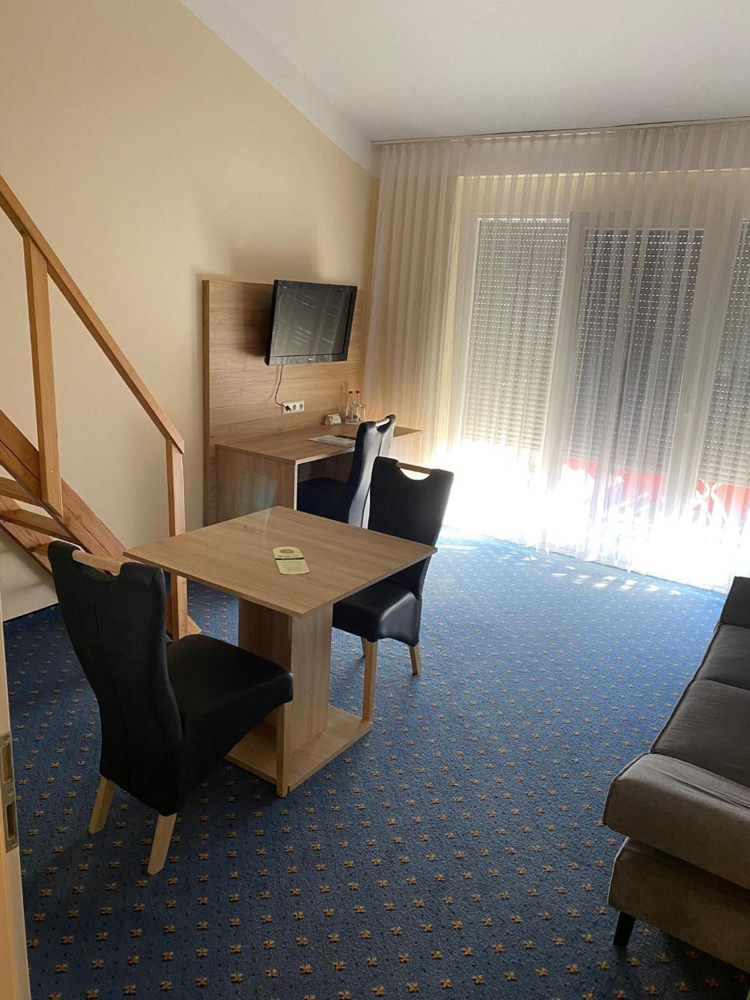 Deluxe Double Room with Balcony - Photo 3