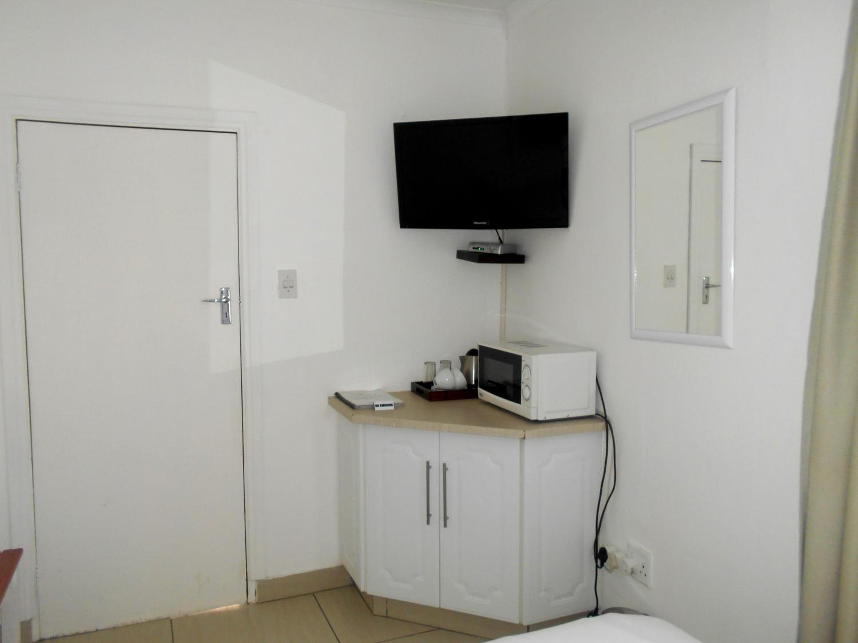 Double Room with Shower - Photo 6