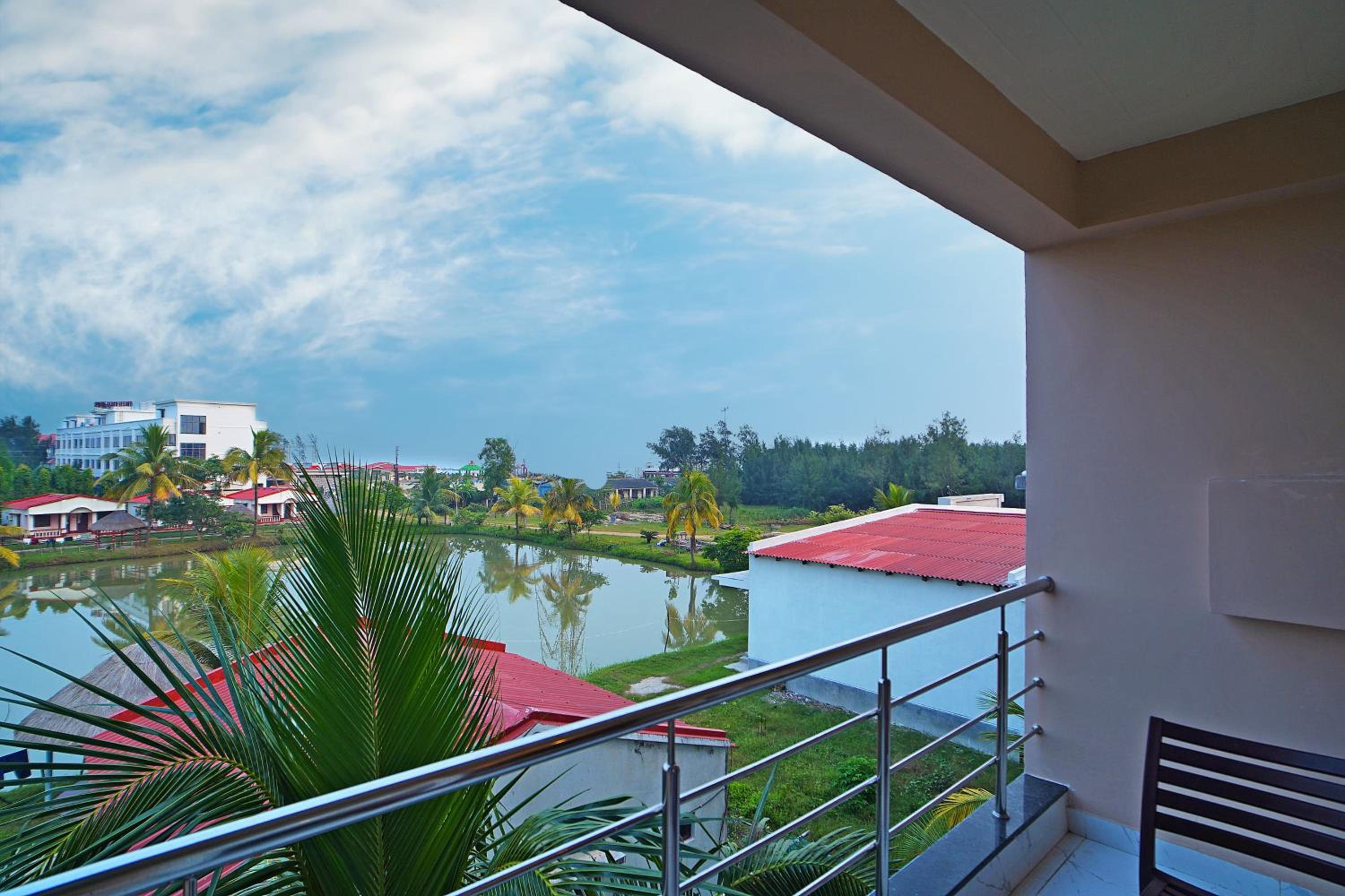 Deluxe Double Room (2 Adults + 1 Child) photo 3
