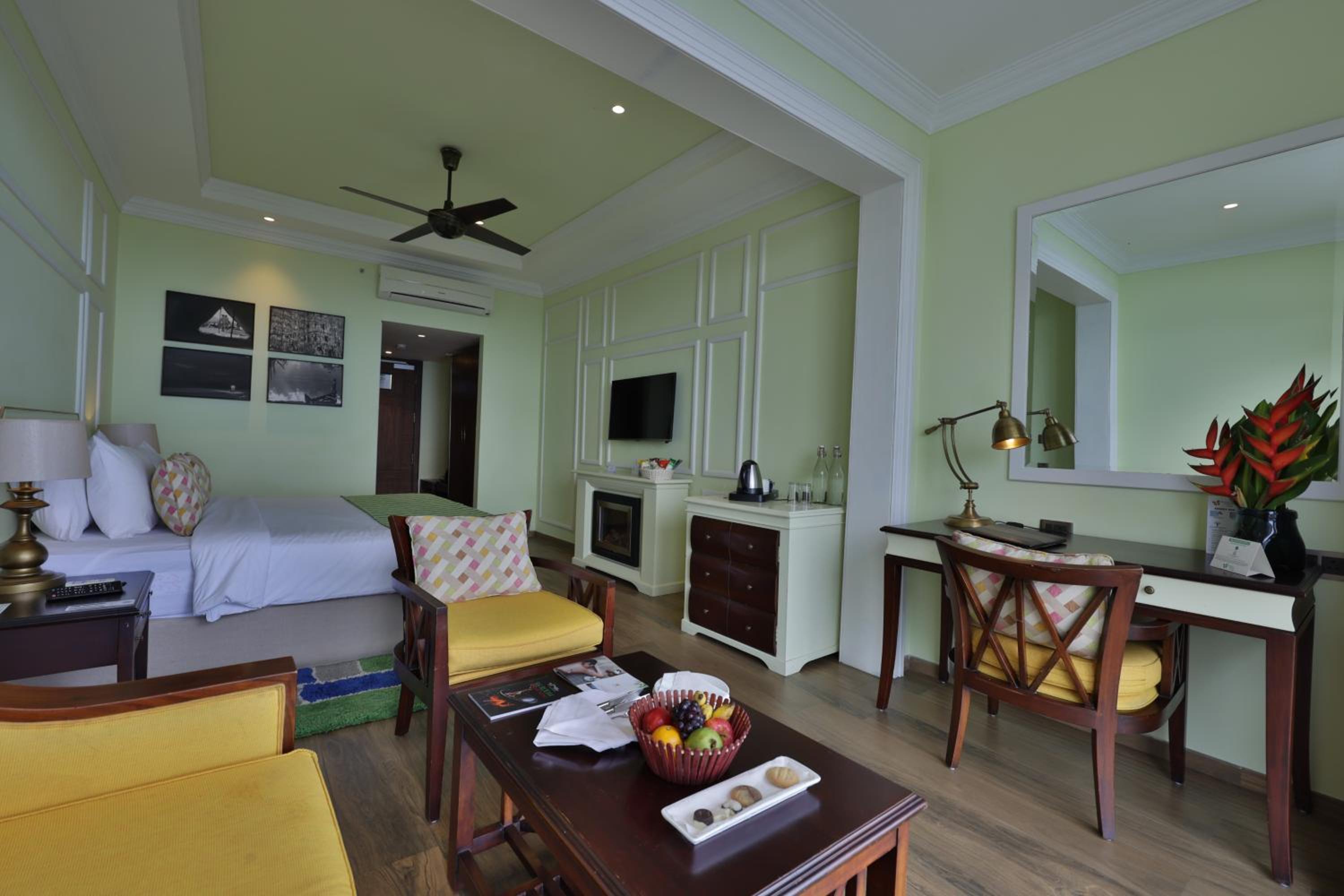 Standard Tropic Green Room with Partial Mountain View - Photo 5