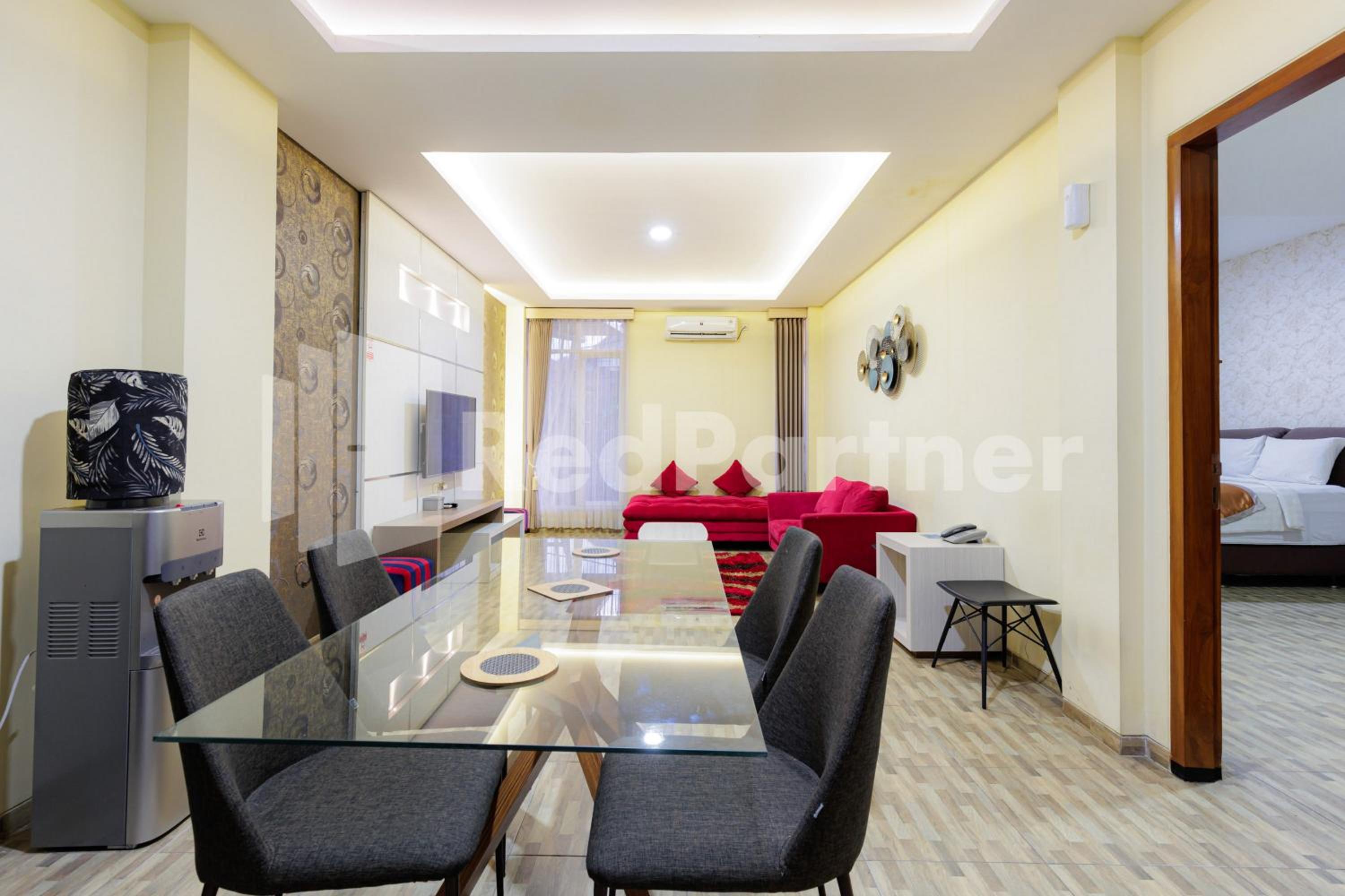 Family Room - Photo 4