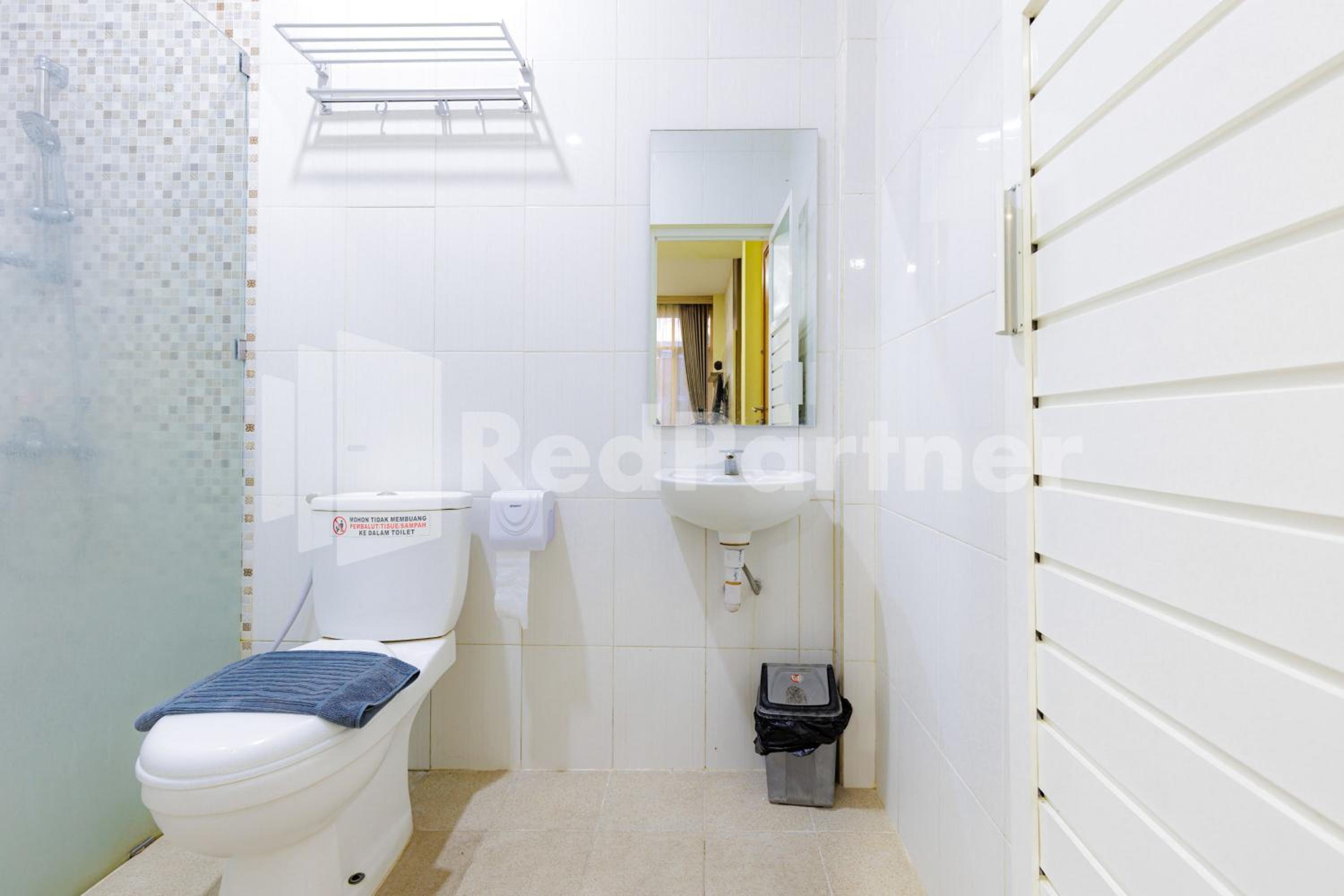 Family Room - Photo 5