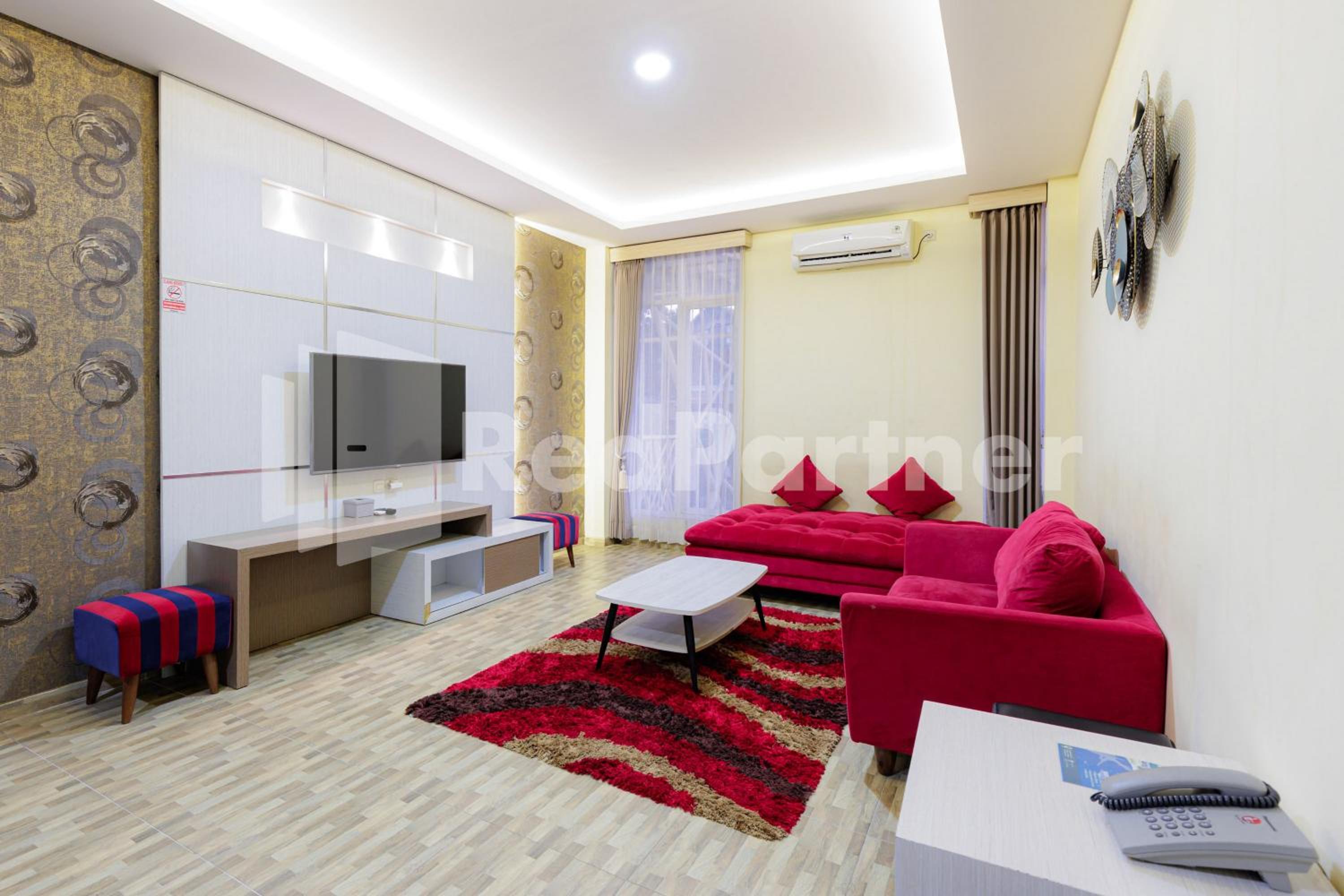 Family Room - Photo 6