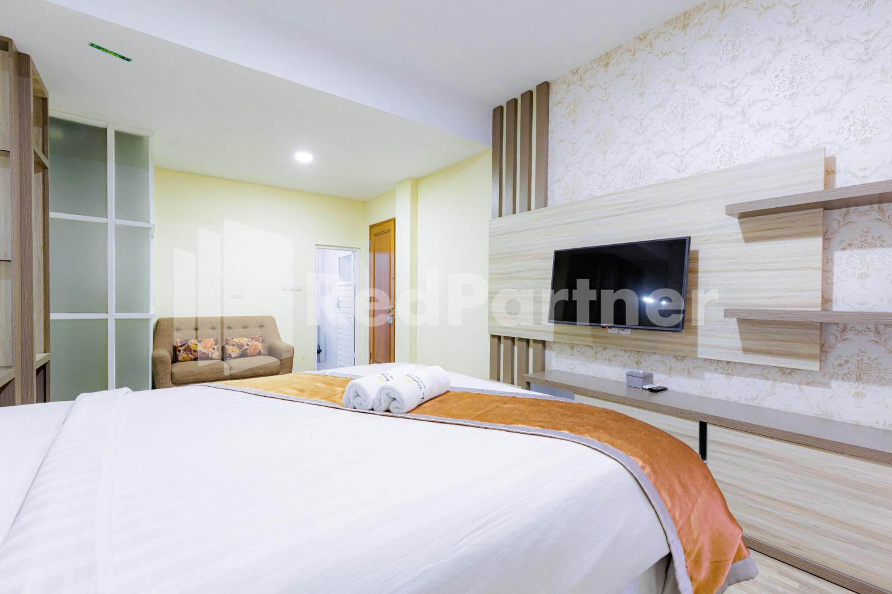 Family Room - Photo 8
