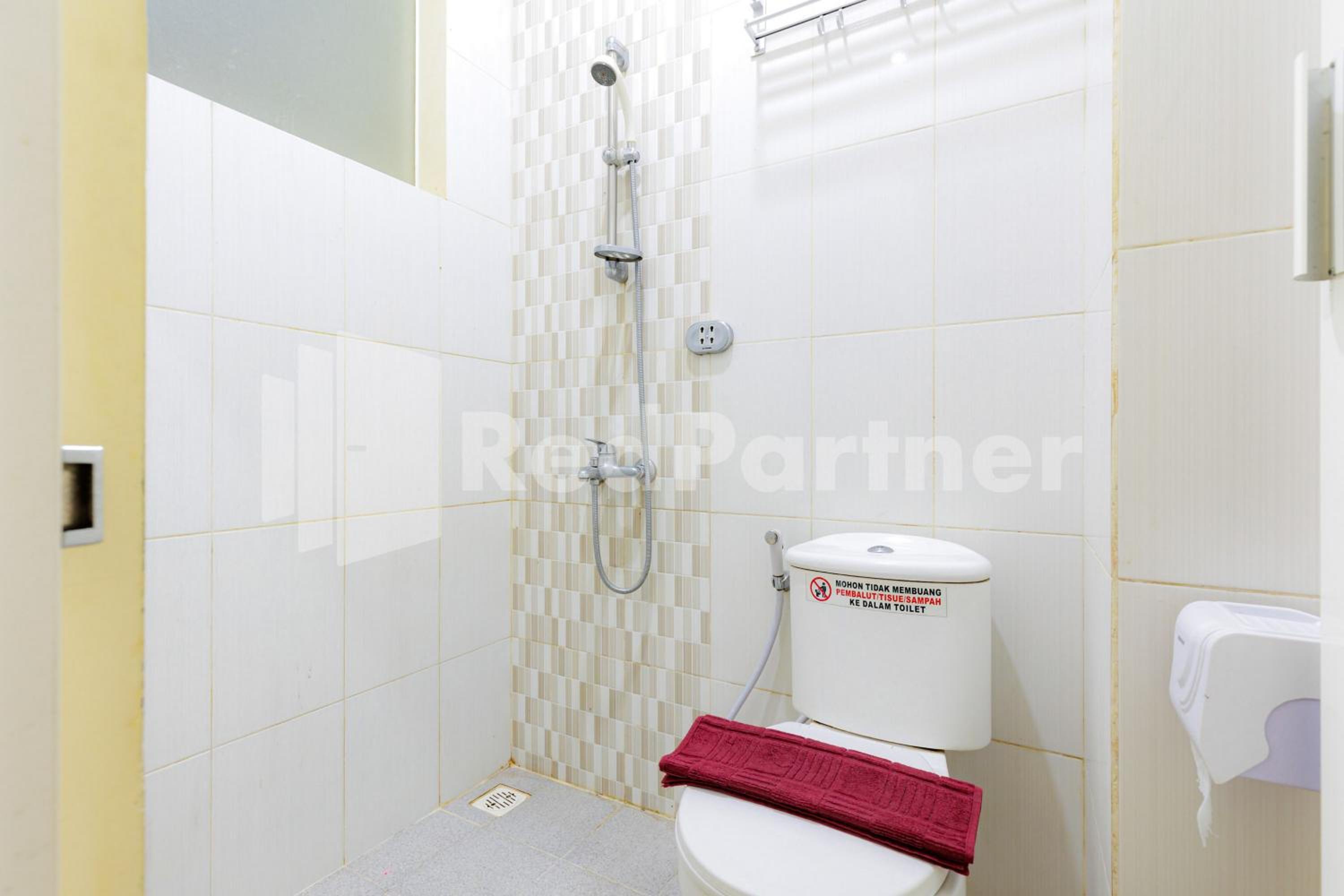 Family Room - Photo 10