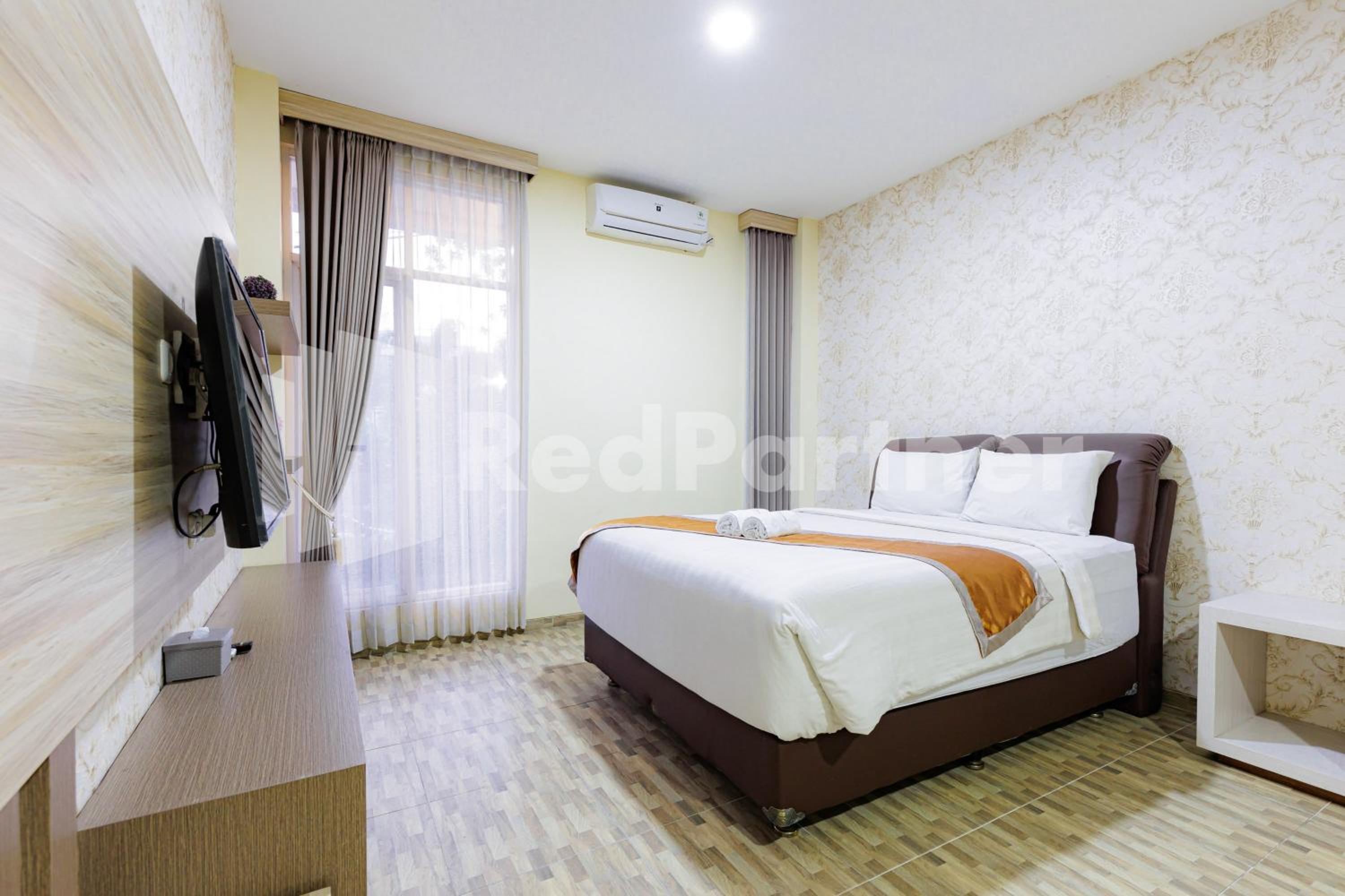Family Room - Photo 12