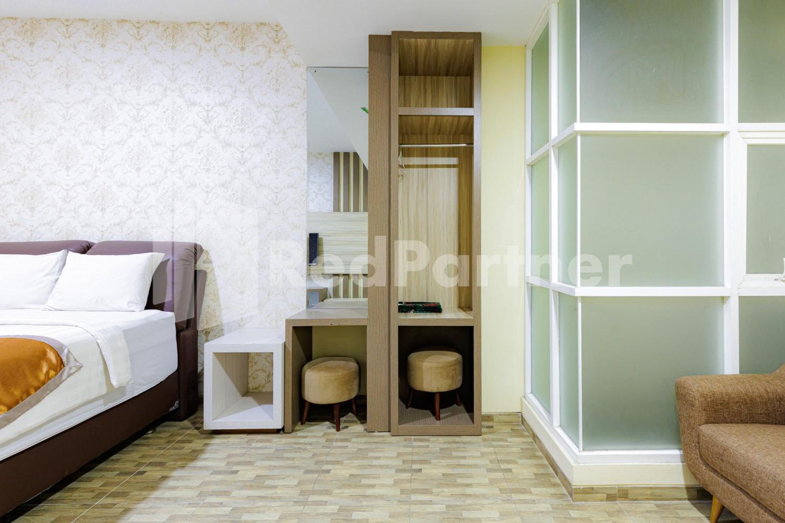 Family Room - Photo 15