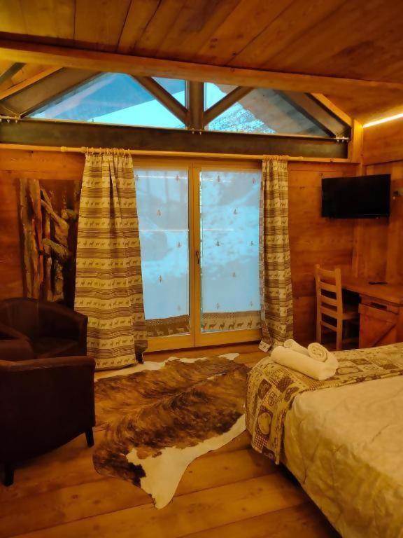 Deluxe One-Bedroom Apartment with Garden View photo 1