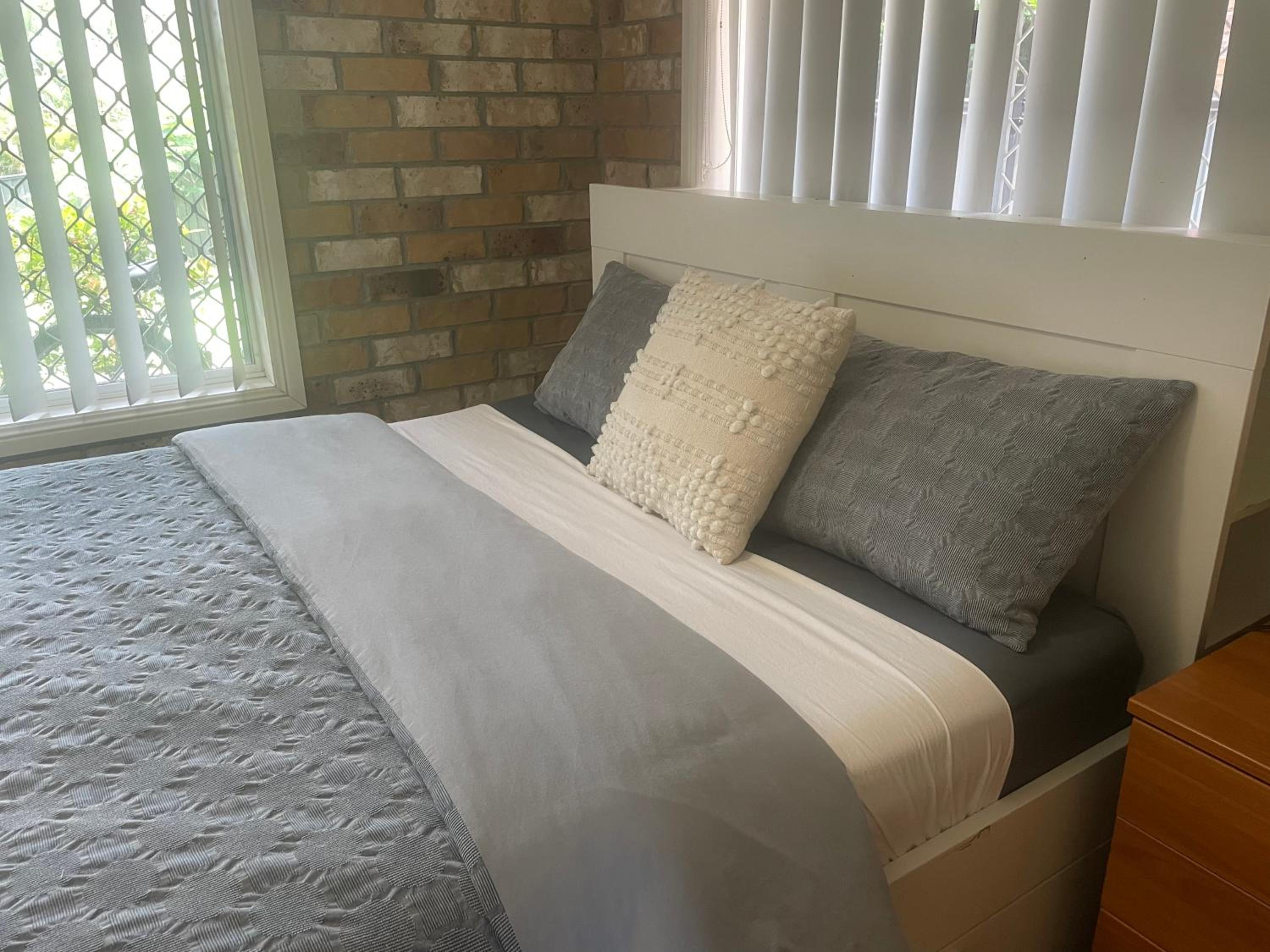 Queen Room with Pool View photo 3