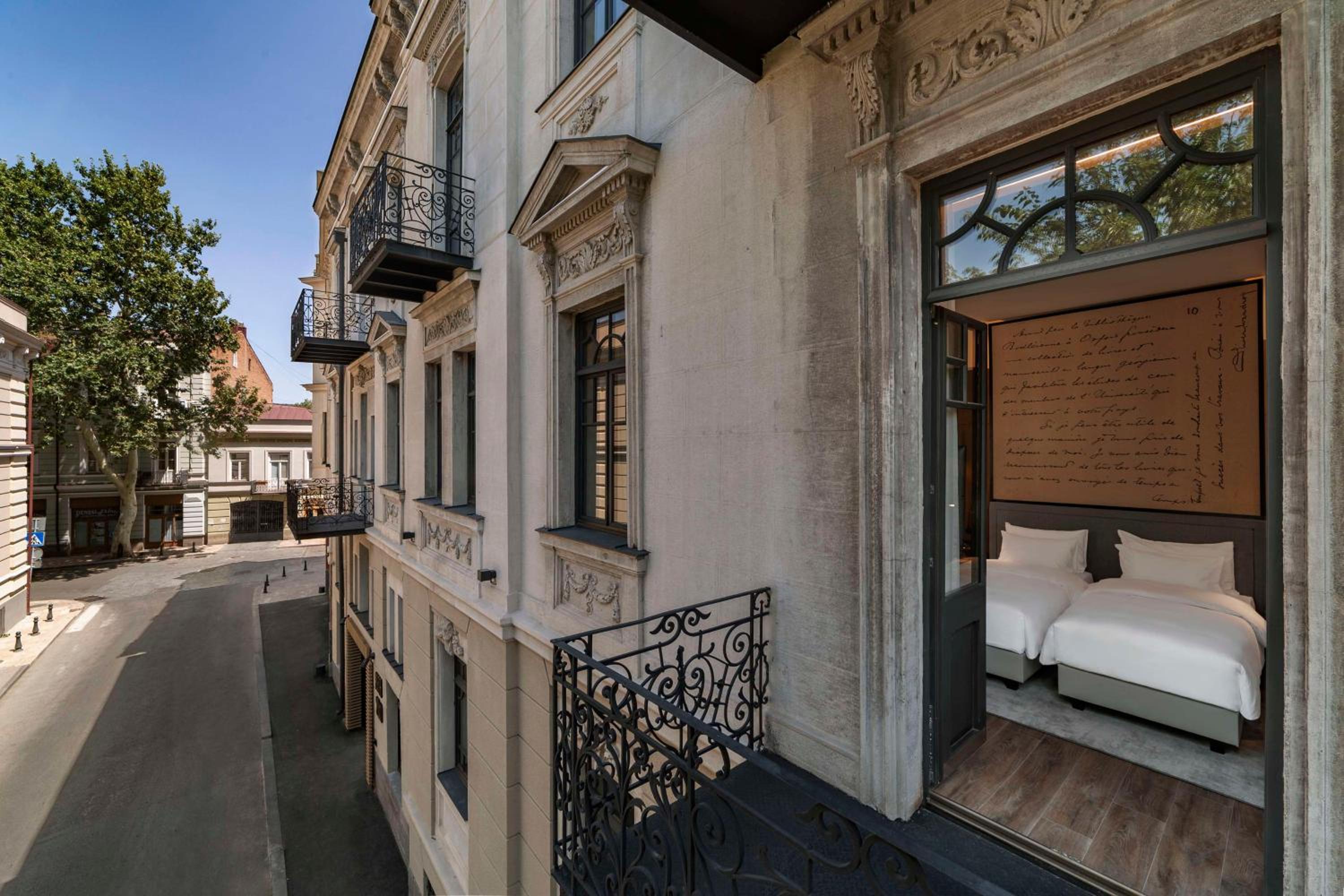 Superior Room with Balcony - Photo 5