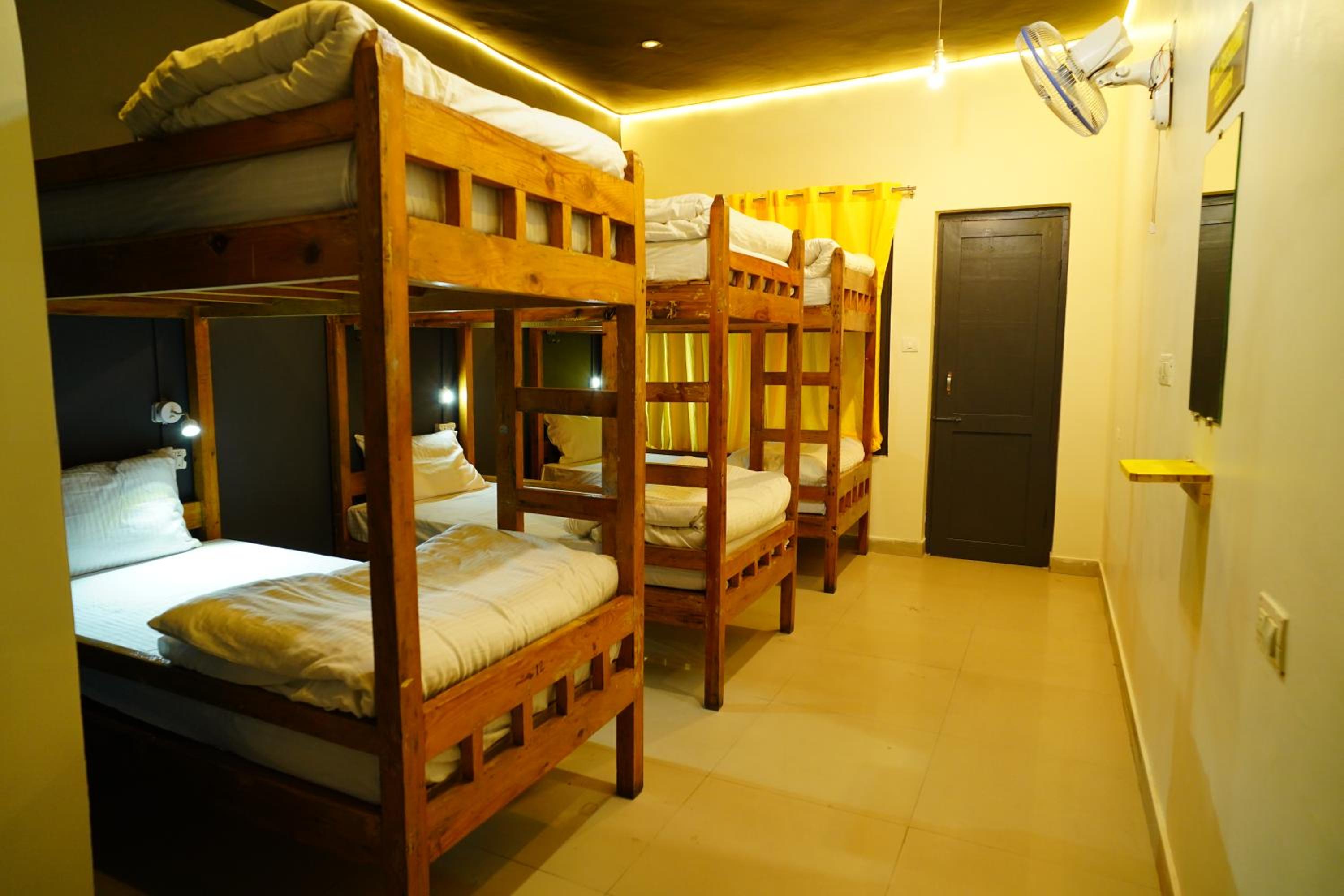 Bed in 6-Bed Mixed Dormitory Room photo 1