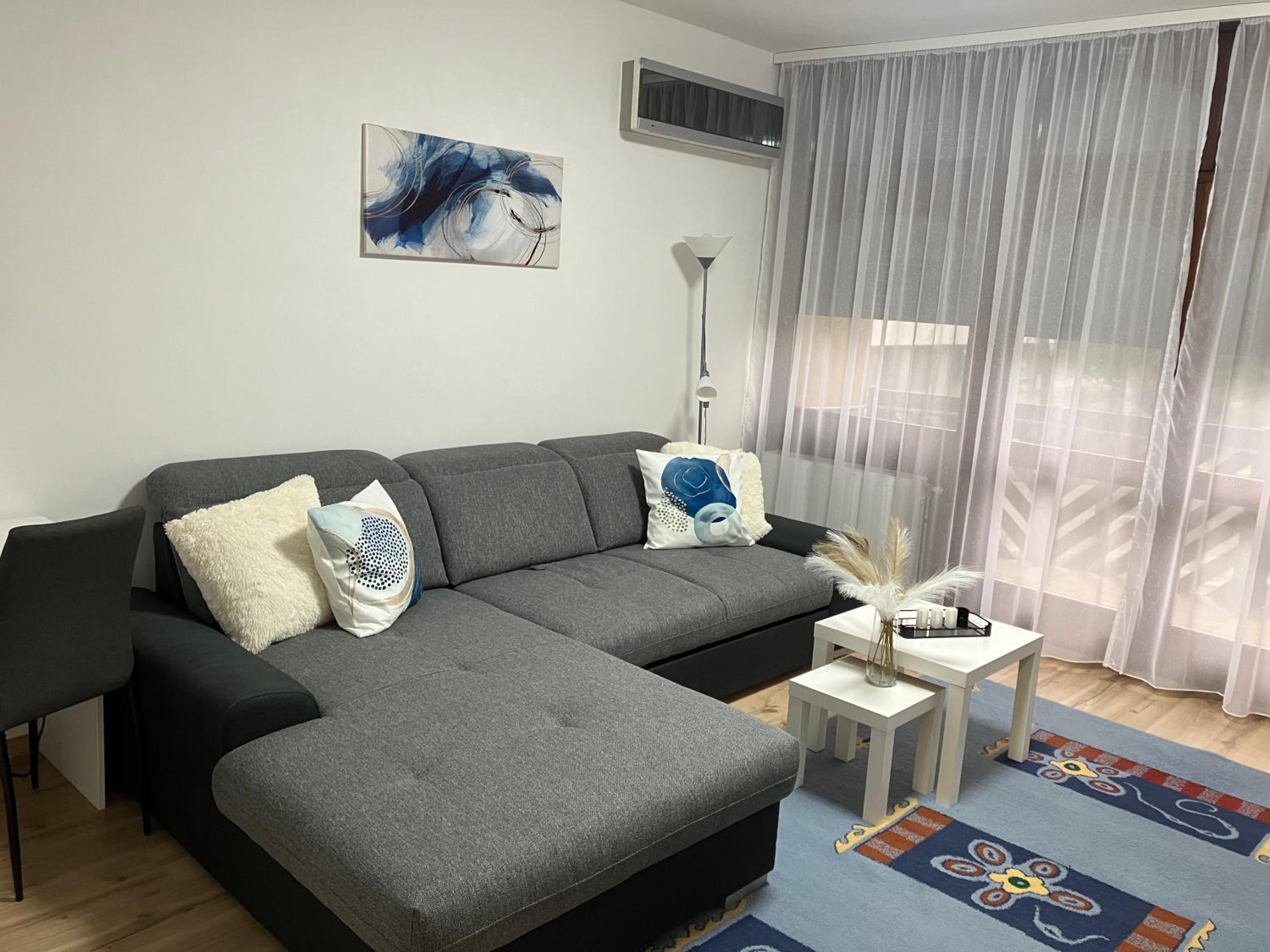 One-Bedroom Apartment photo 1