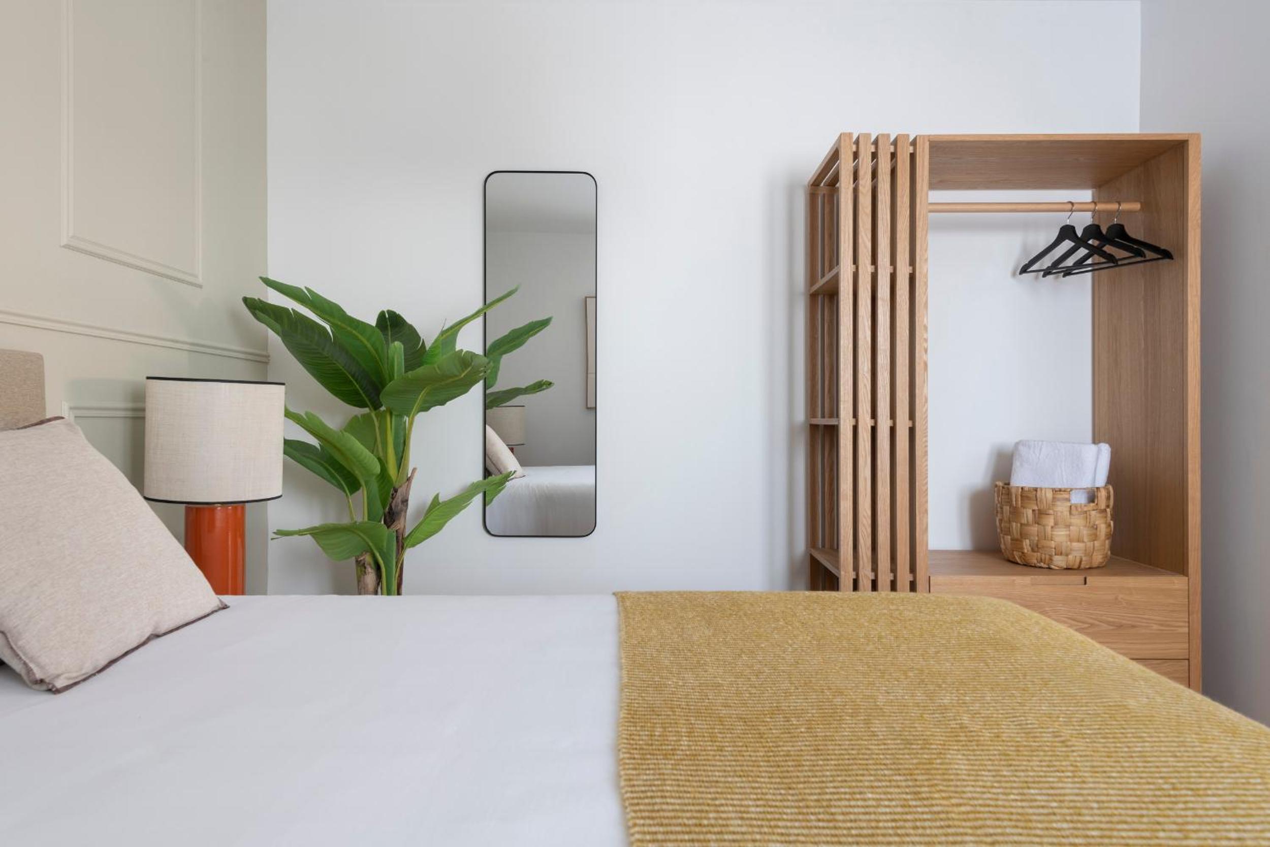 One-bedroom apartment with private hot tub on a common terrace