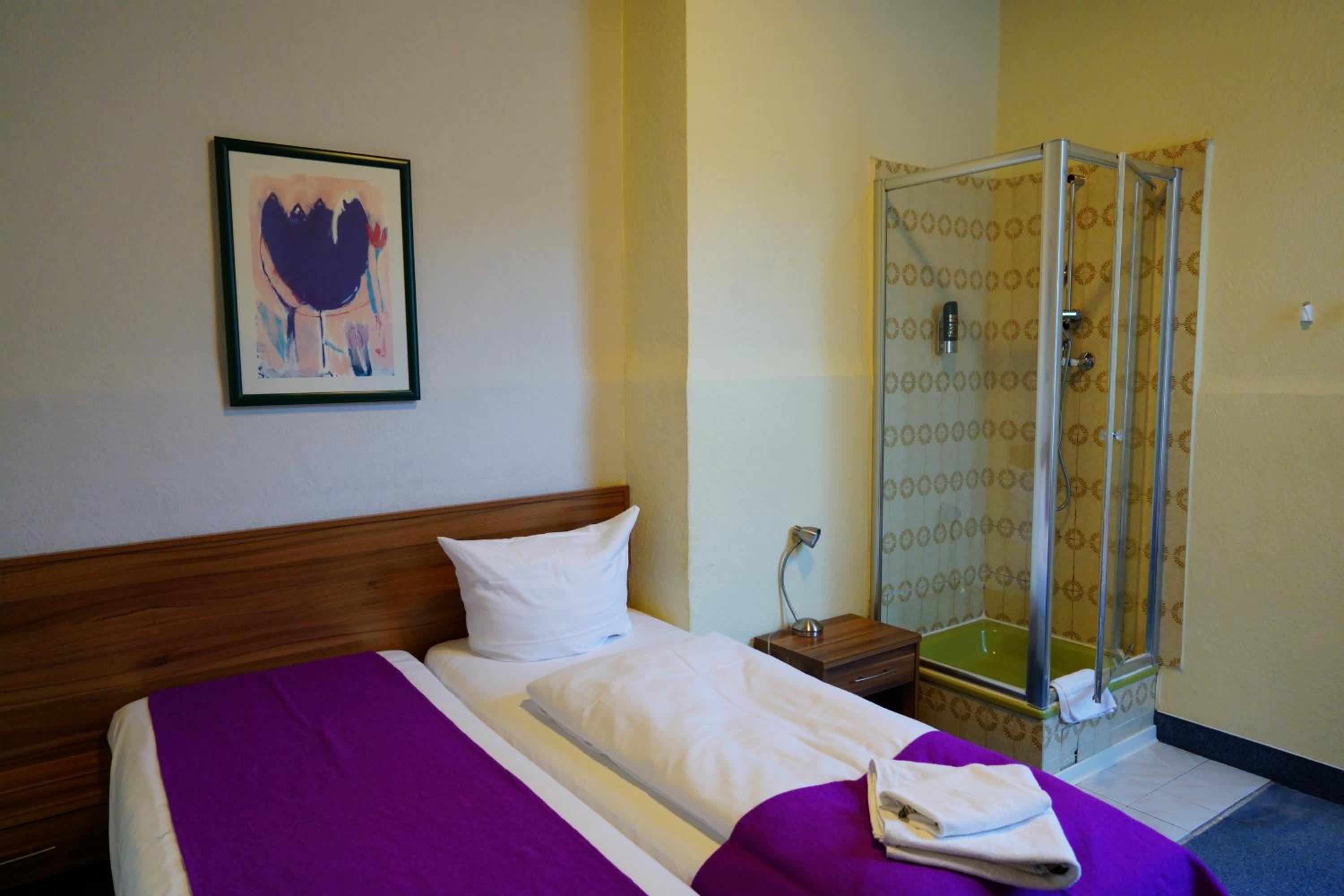 Single Room with Shared Toilet and Private Shower photo 1
