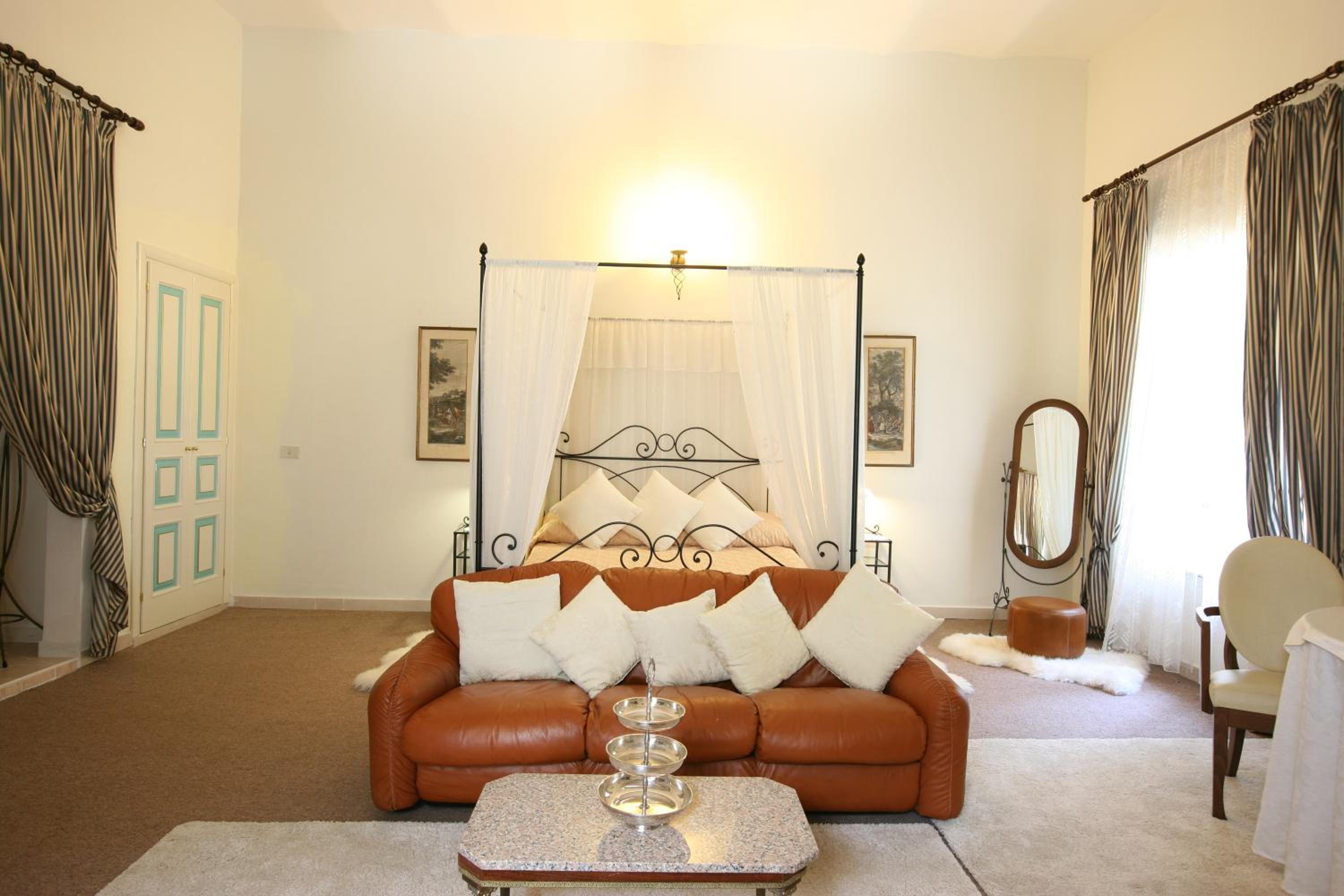 Deluxe King Room photo 1