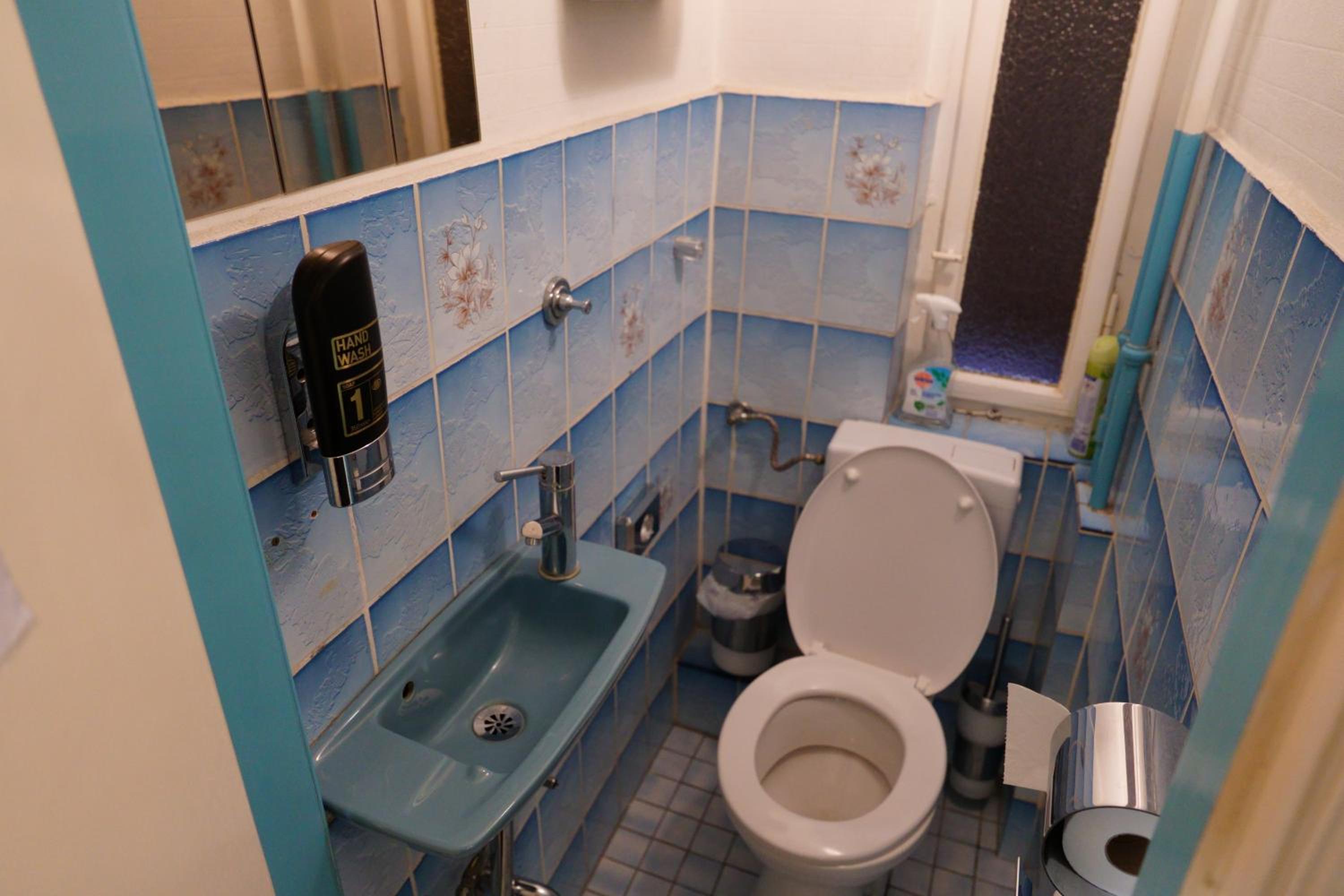 Single Room with Shared Toilet and Private Shower photo 3
