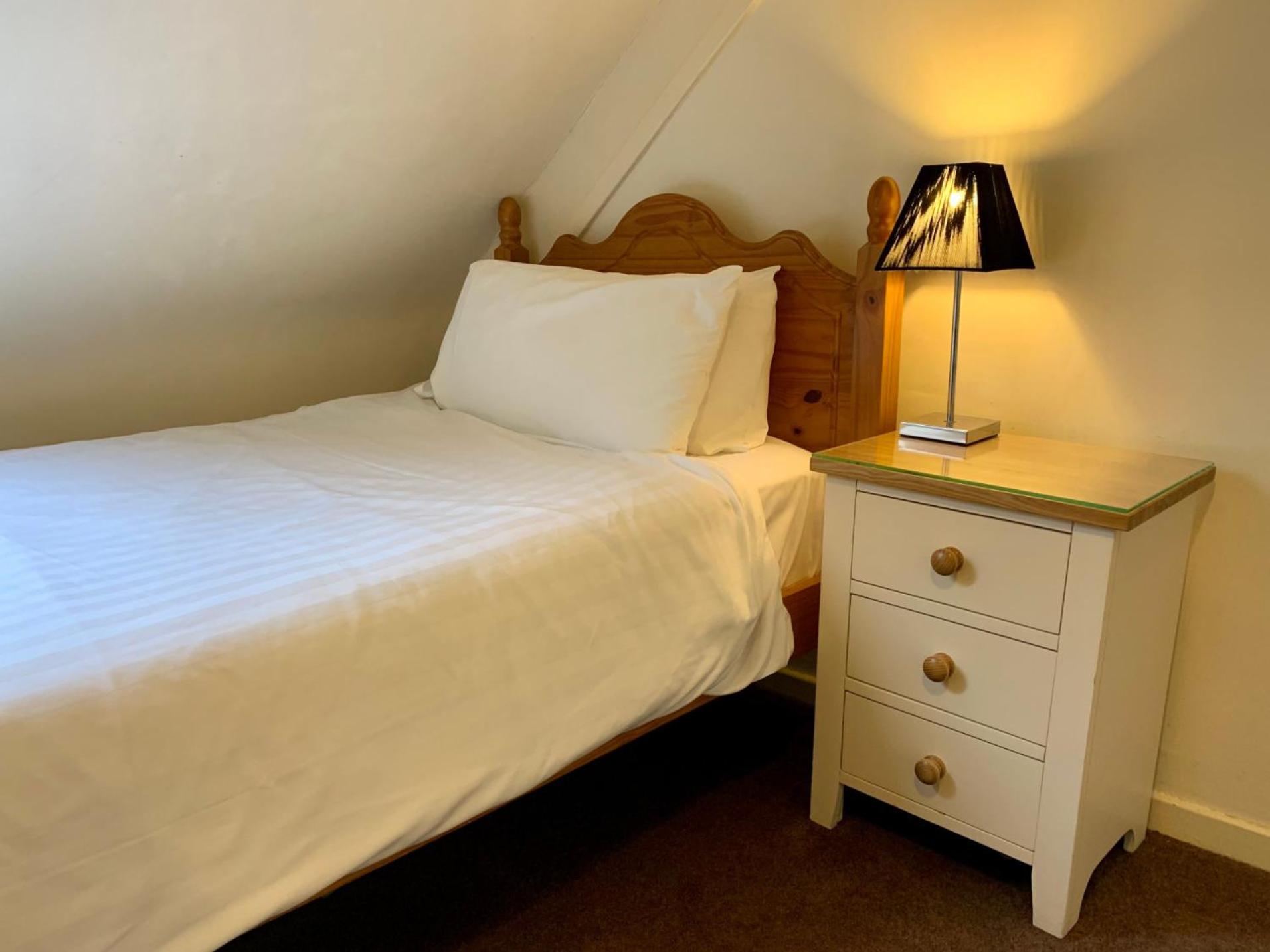 Single Room with Bathroom photo 1