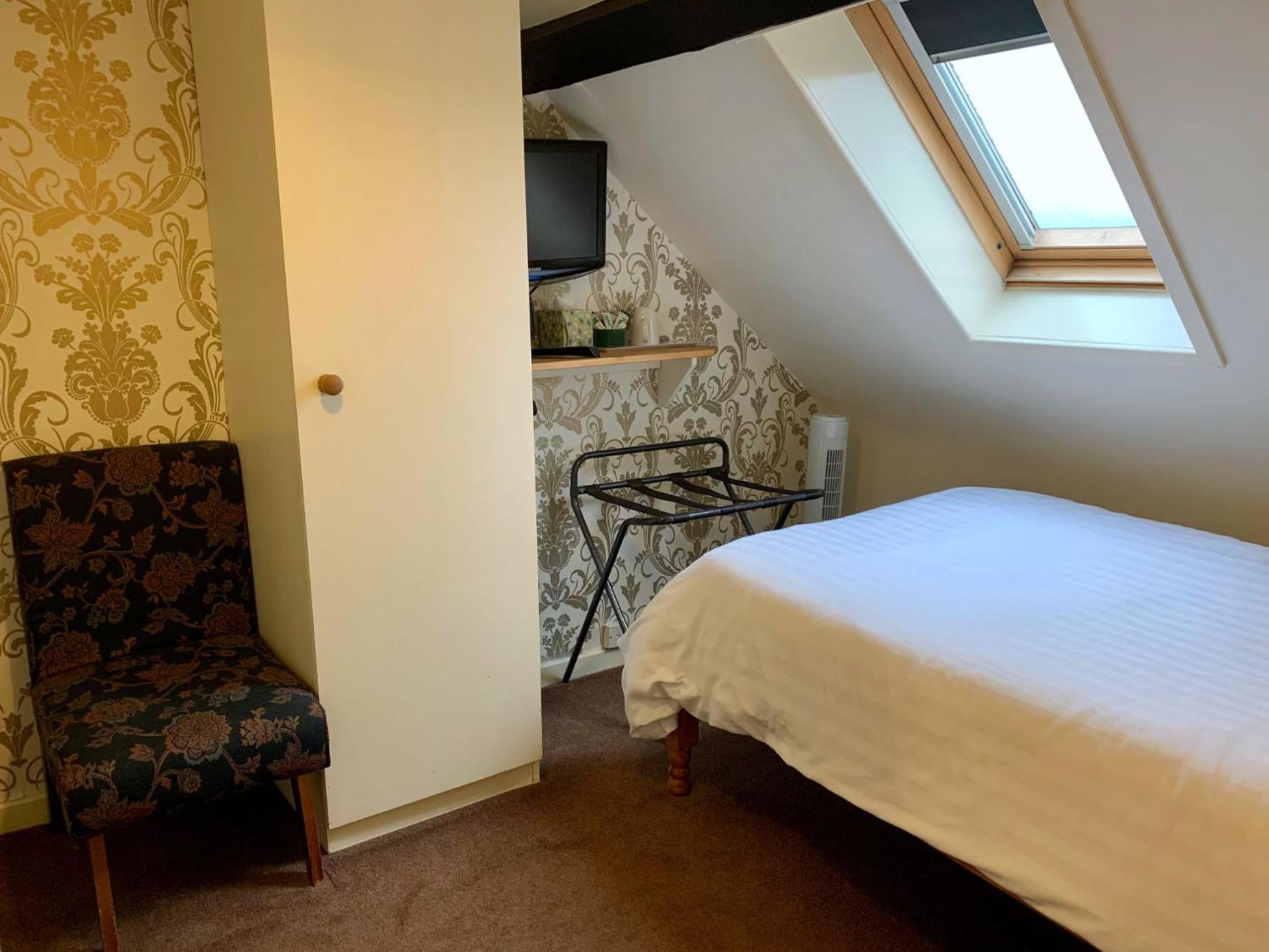 Single Room with Bathroom photo 3
