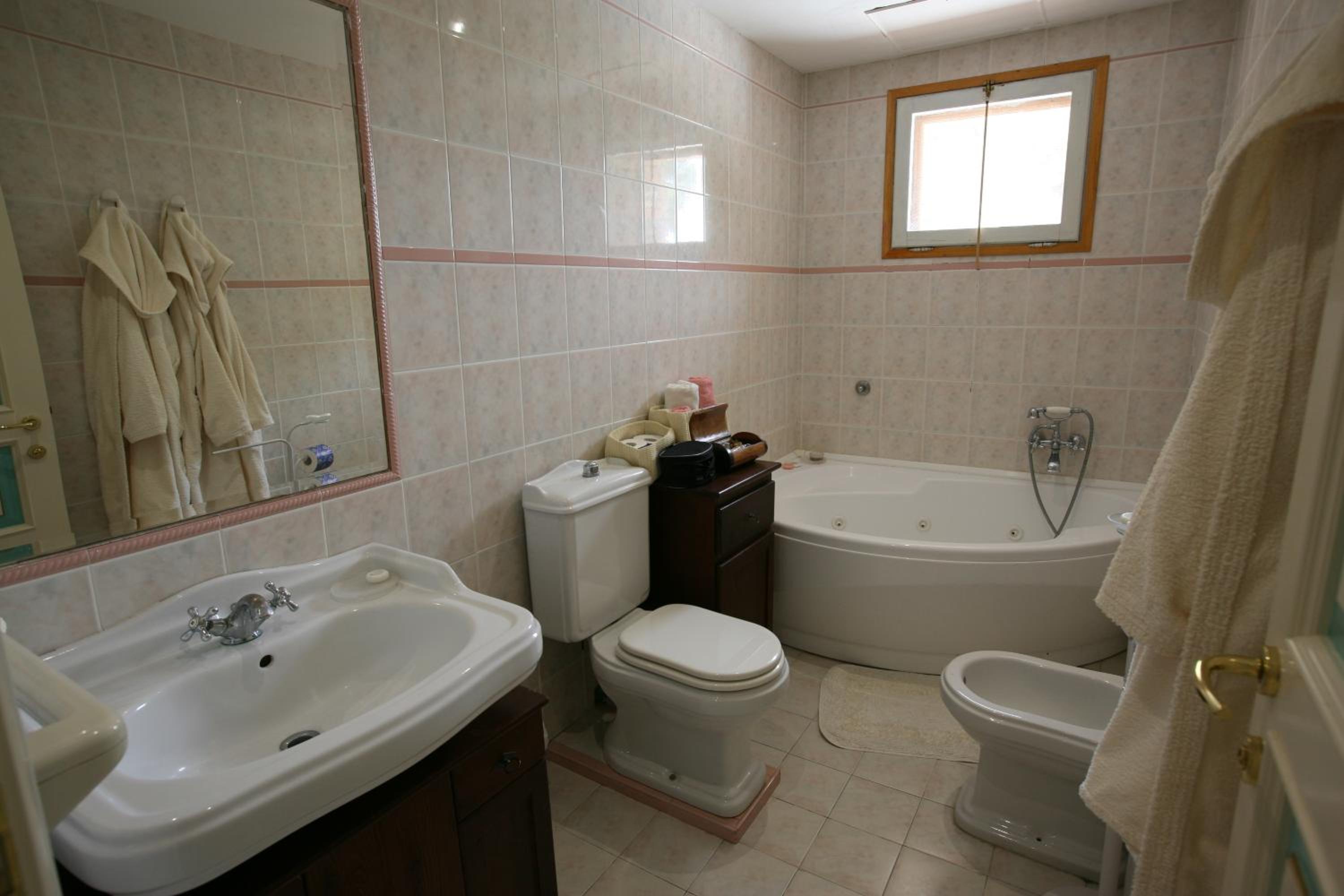 King Room with Spa Bath photo 2