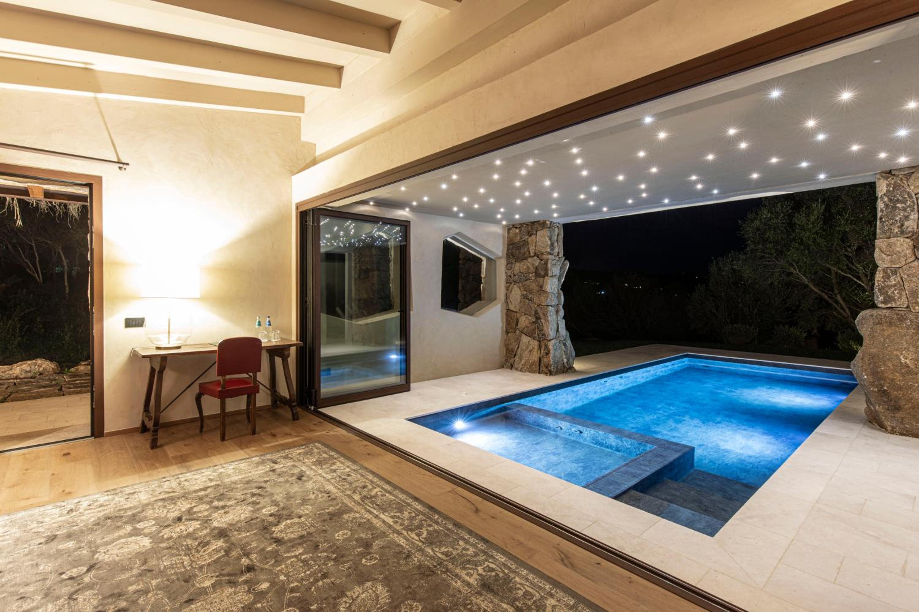Premium Suite with Private Pool - Photo 11