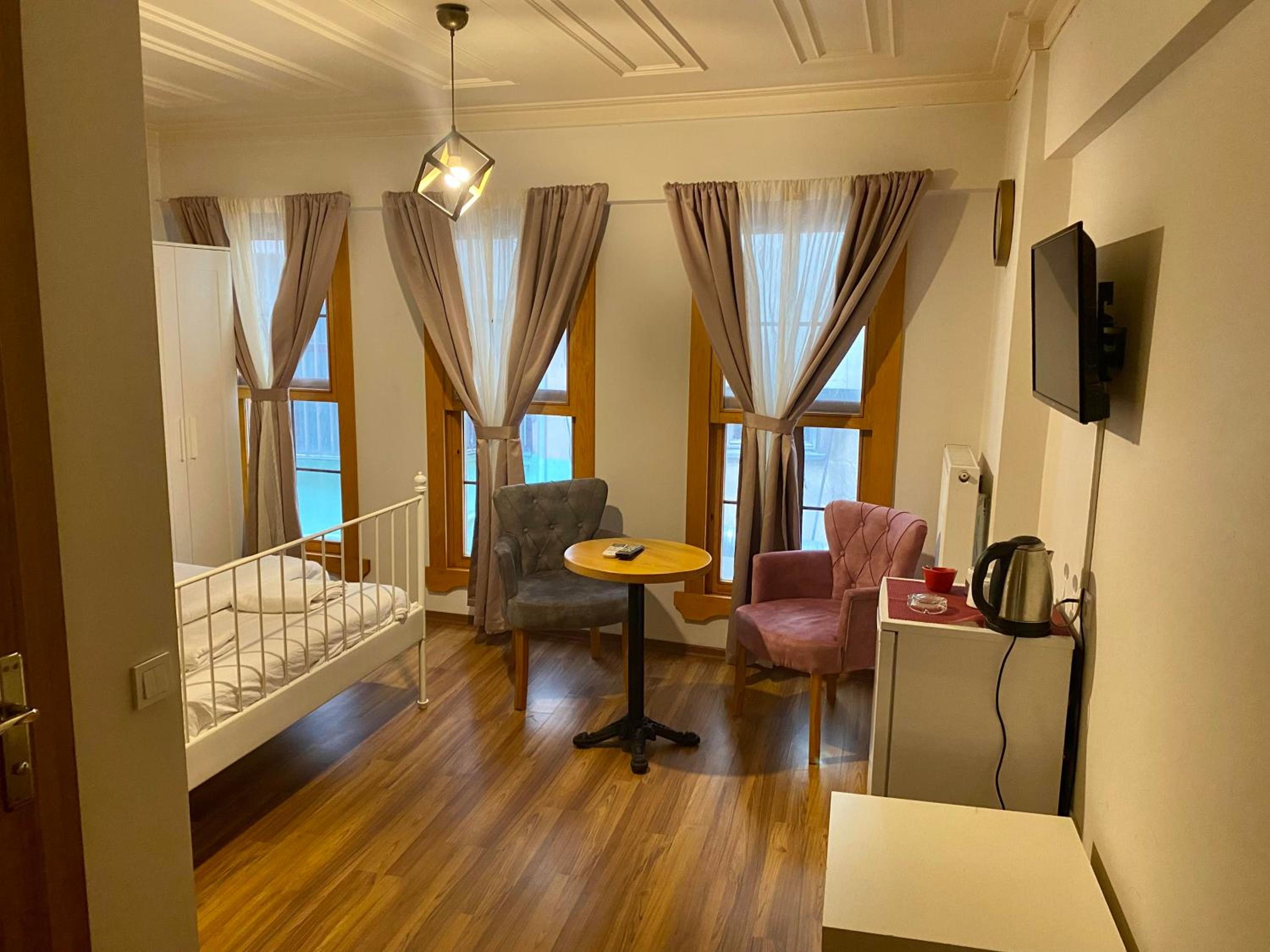Double Room with Private Bathroom photo 3