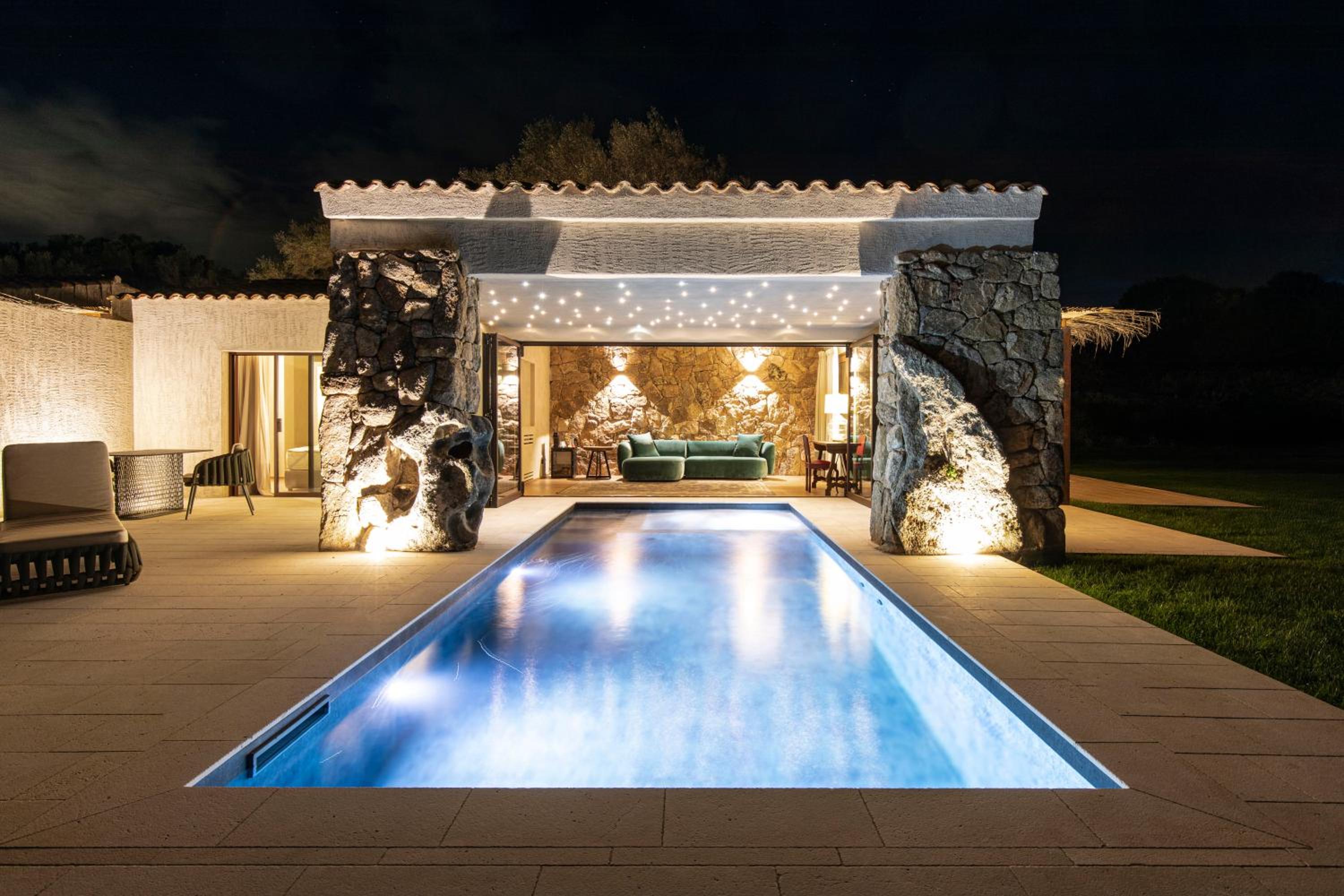 Premium Suite with Private Pool - Photo 9