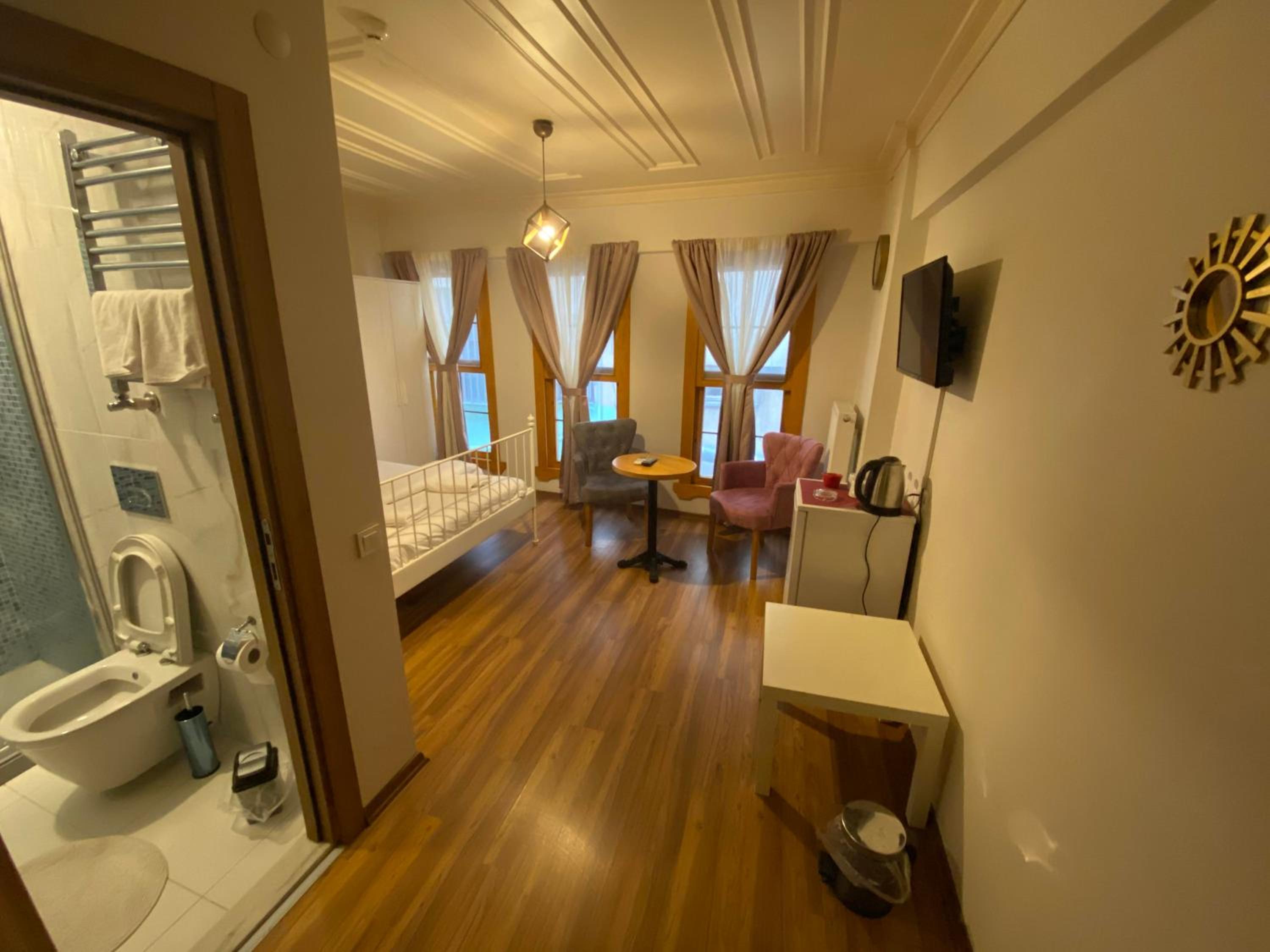 Double Room with Private Bathroom photo 2
