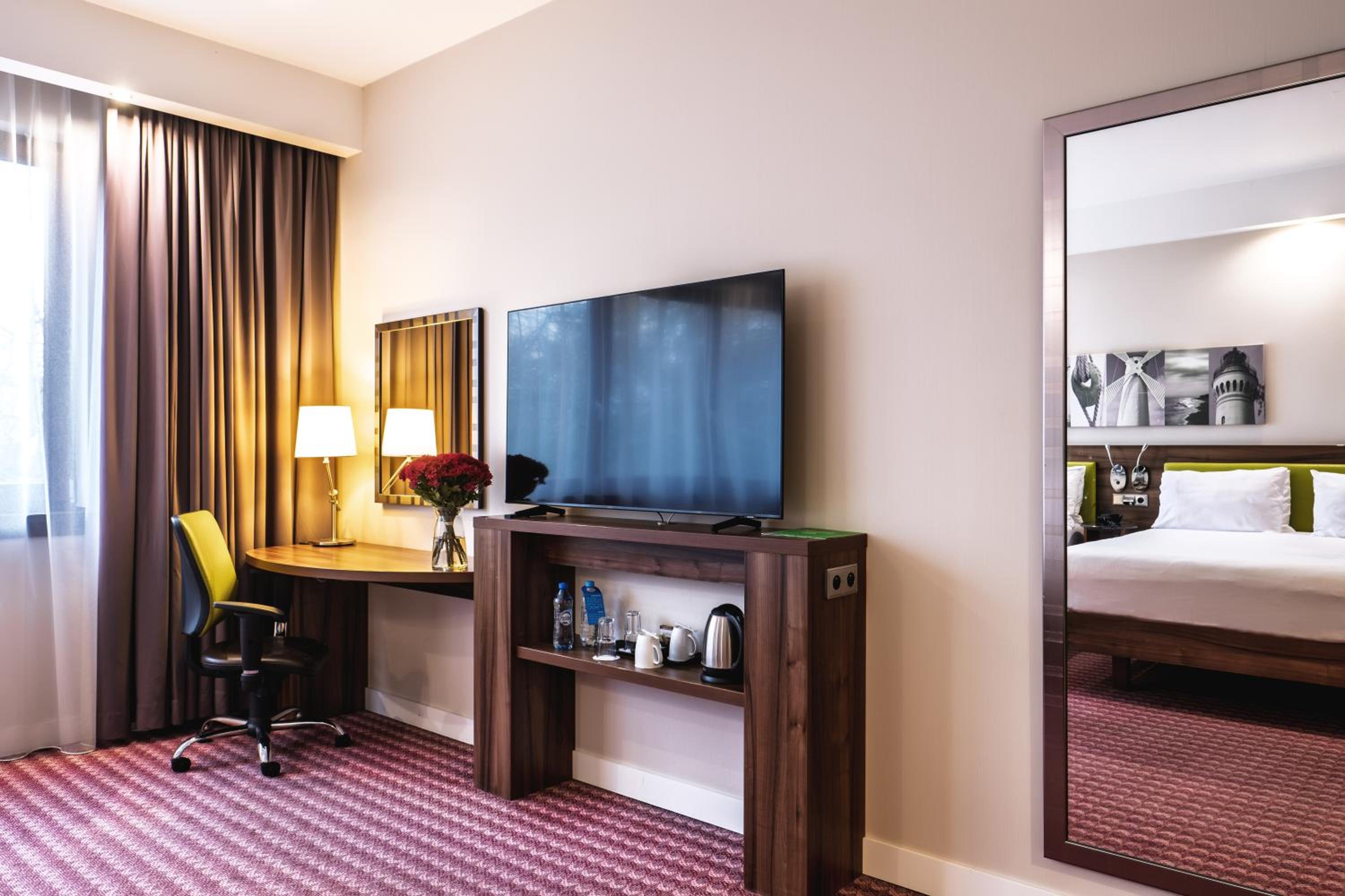 Queen Room with Two Queen Beds - Photo 1