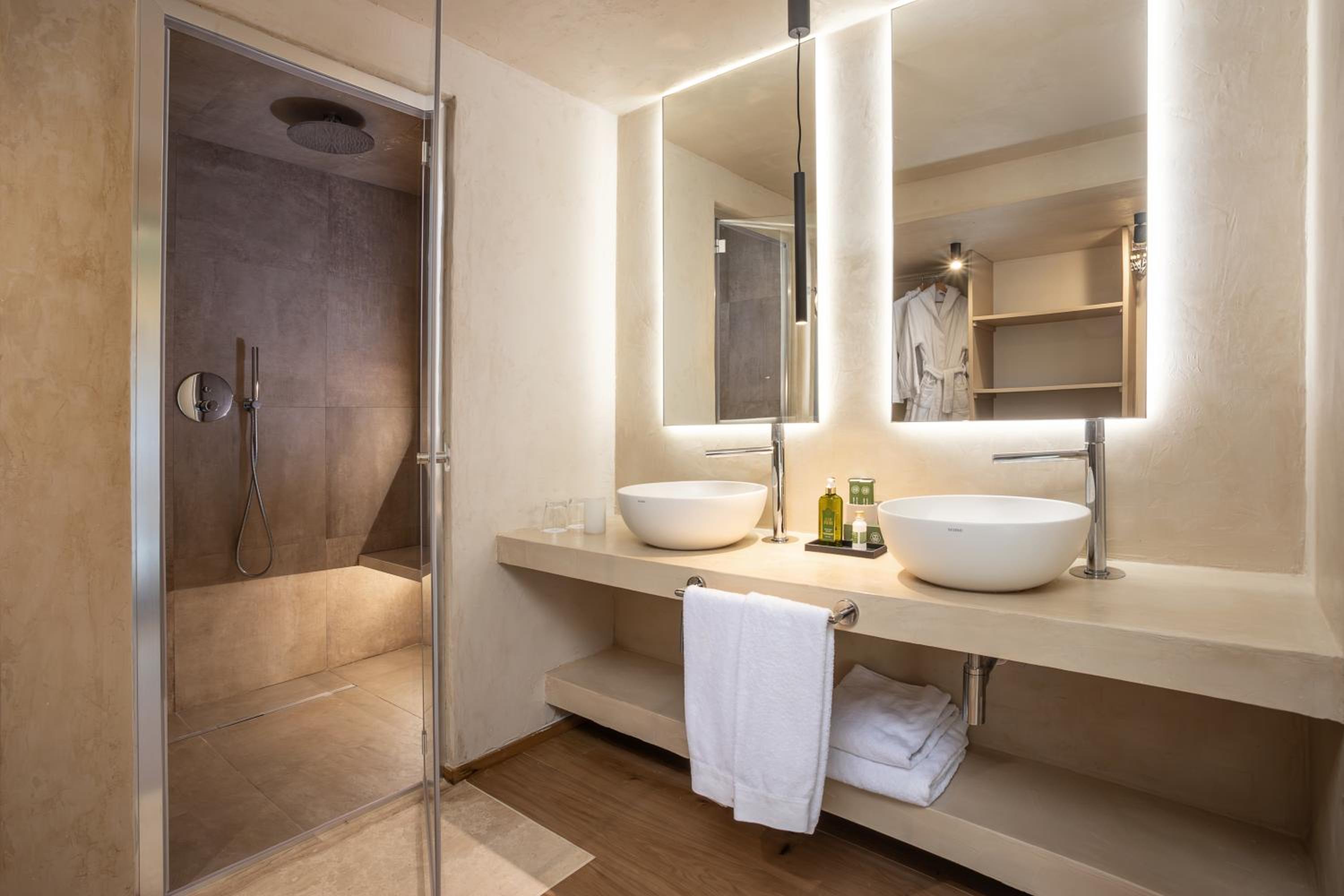 Premium Suite with Private Pool - Photo 6