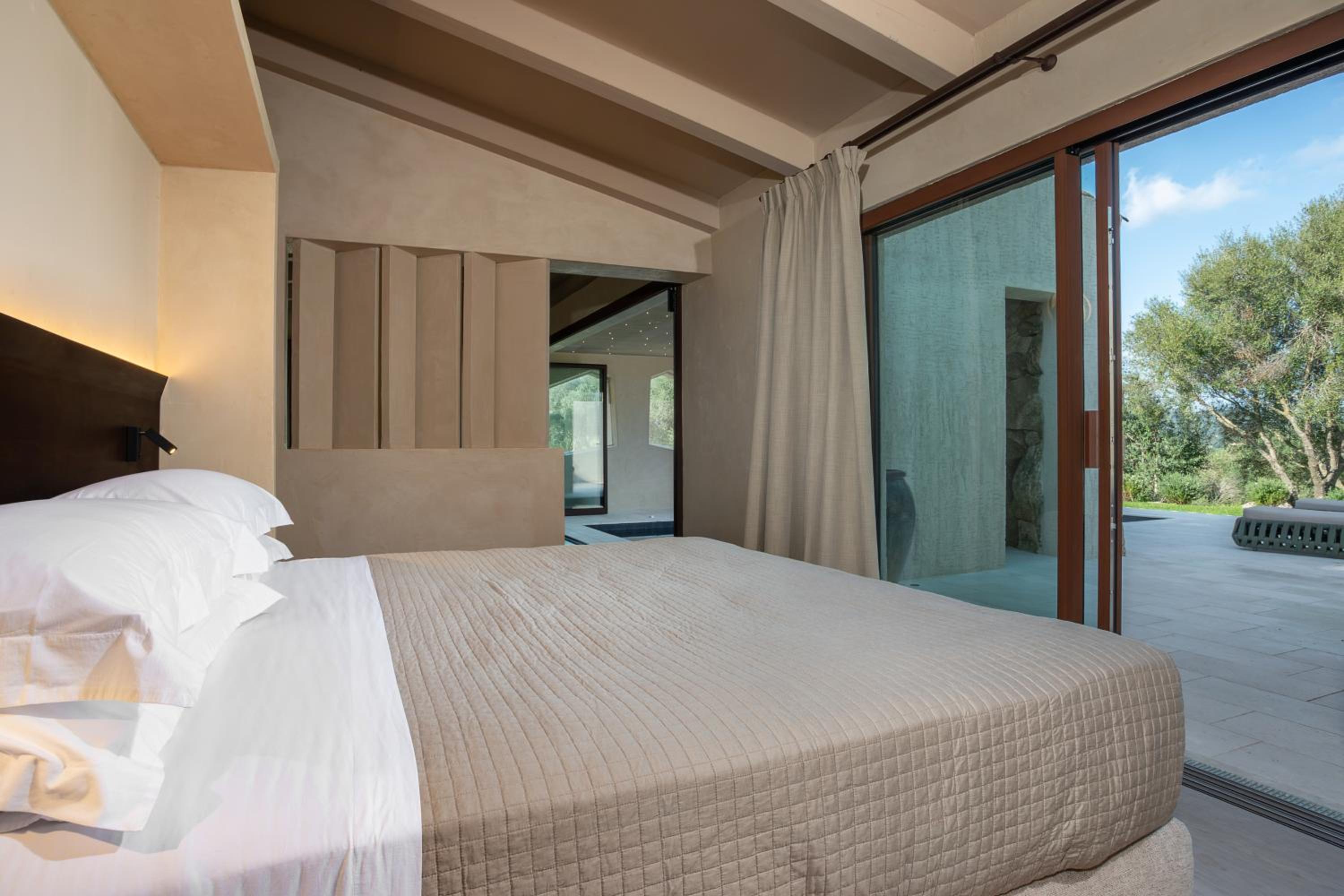 Premium Suite with Private Pool - Photo 5