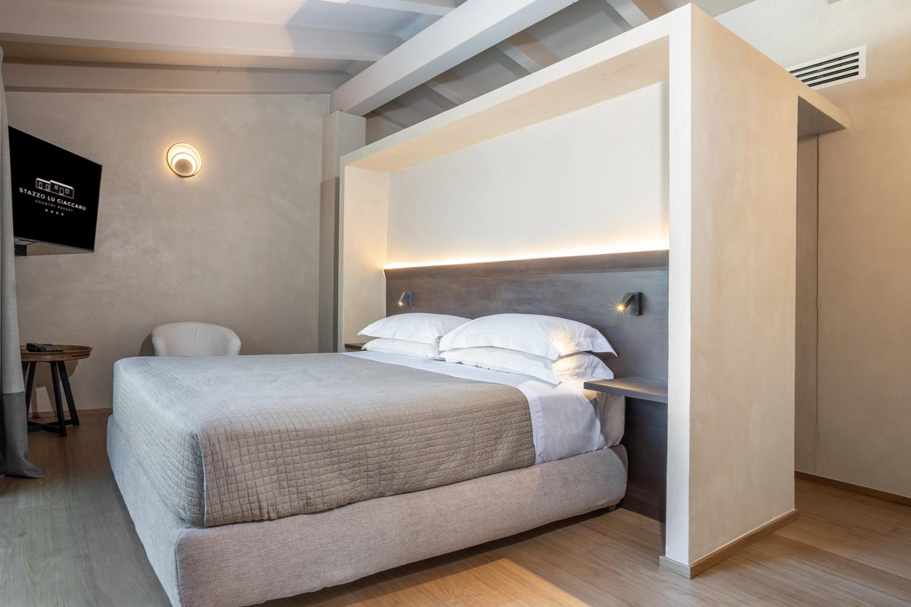 Premium Suite with Private Pool - Photo 4
