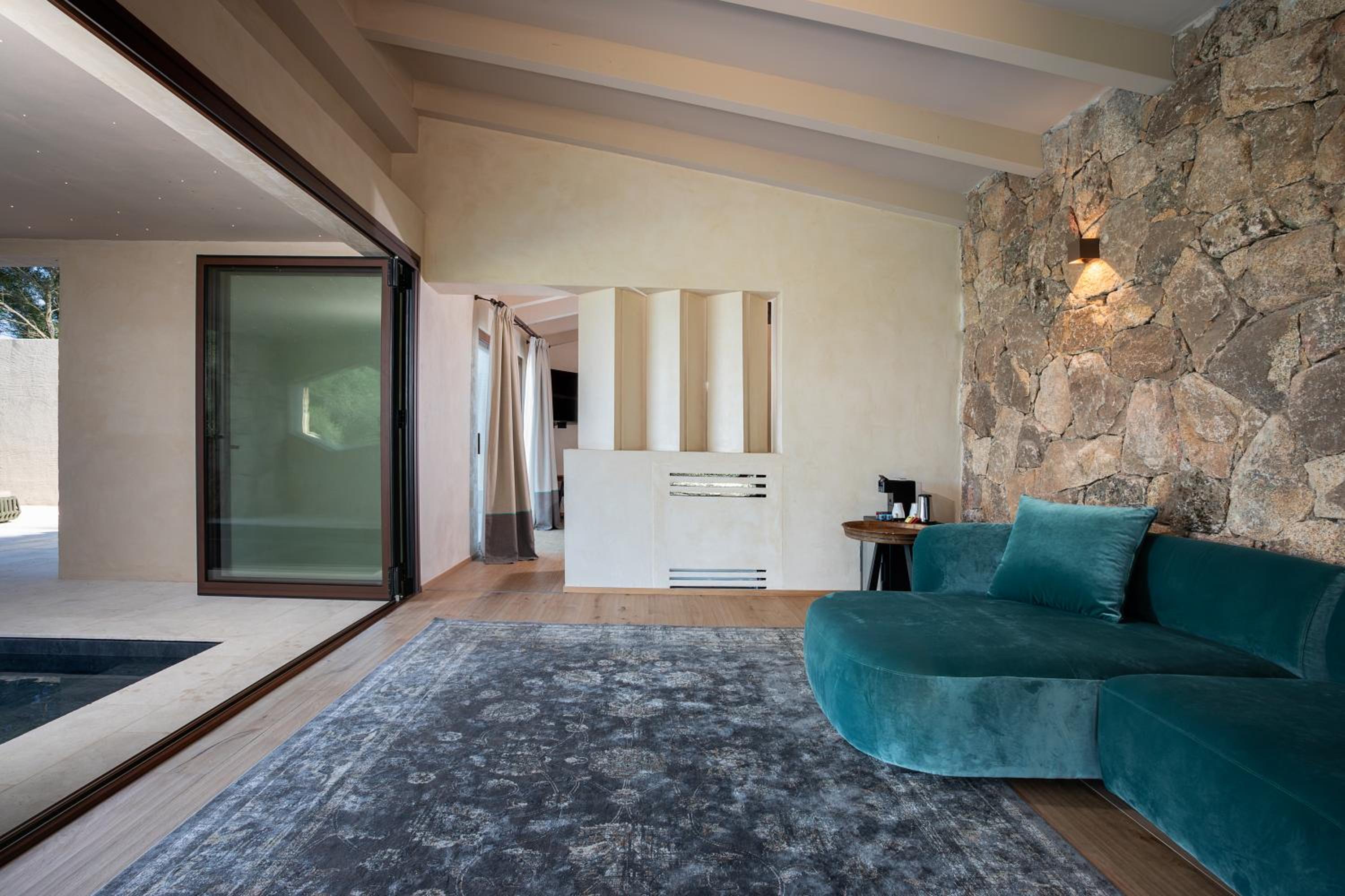 Premium Suite with Private Pool - Photo 3