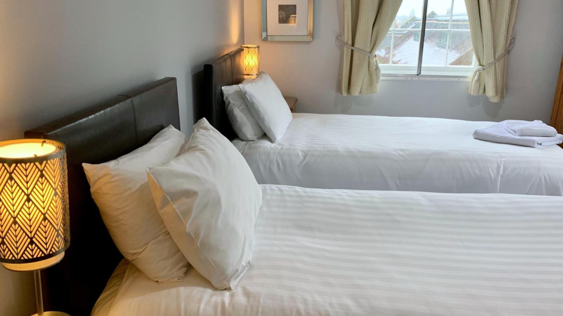 Twin Room With Private Bathroom photo 2